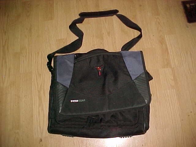 MINTY - SWISS GEAR TRAVEL BAG by WENGER - MANY POCKETS ZIPPERS STRAPS
