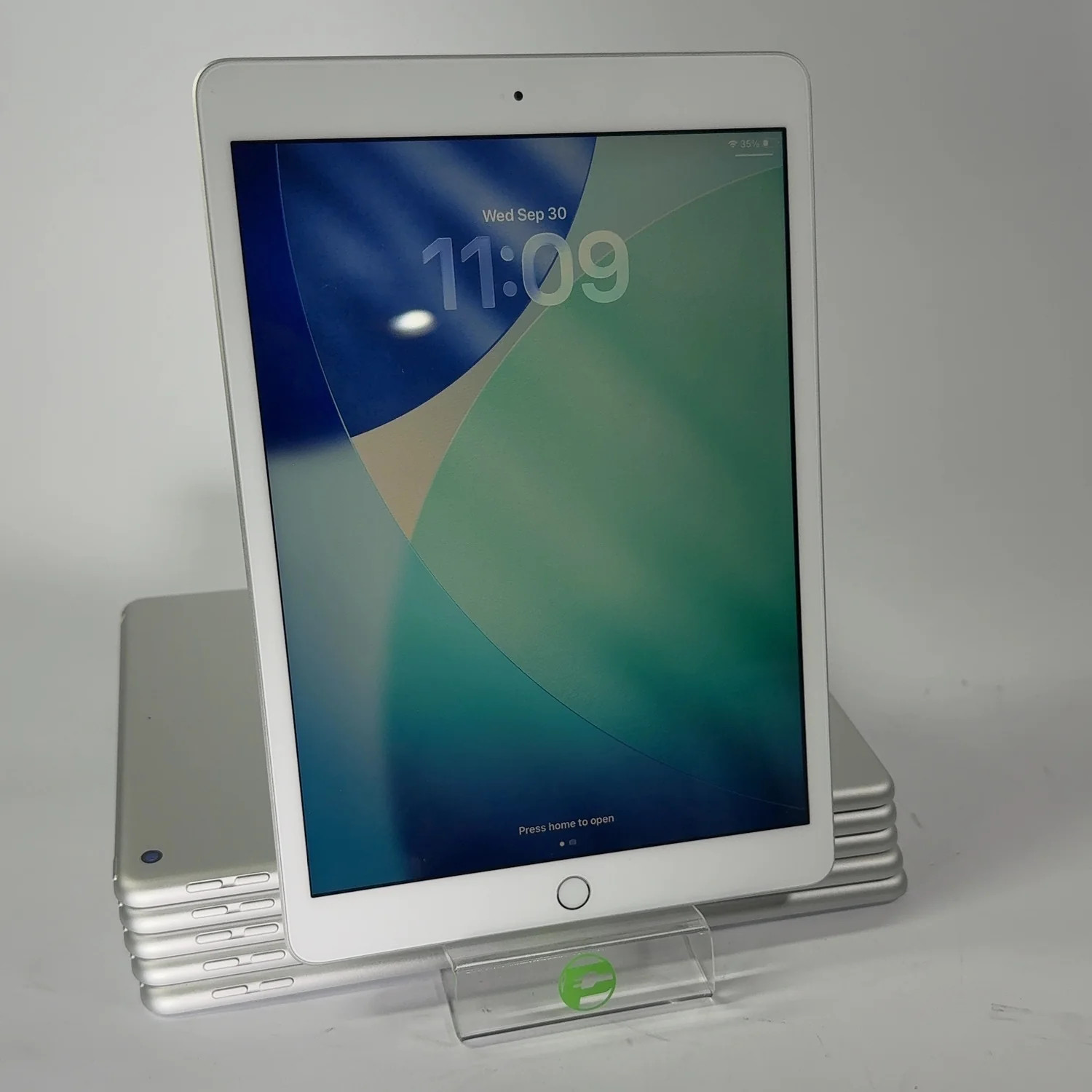 LOT OF 6x Apple iPad 8th Gen 32GB 26.3.1 WiFi Only White MYLA2LL/A