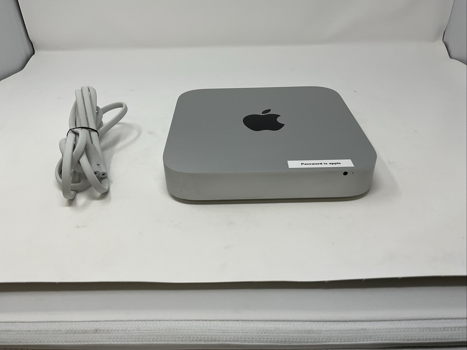 Apple Mac Mini (256GB SSD, Intel Core i5, ) 2.50 GHz, 8GB RAM) A1347