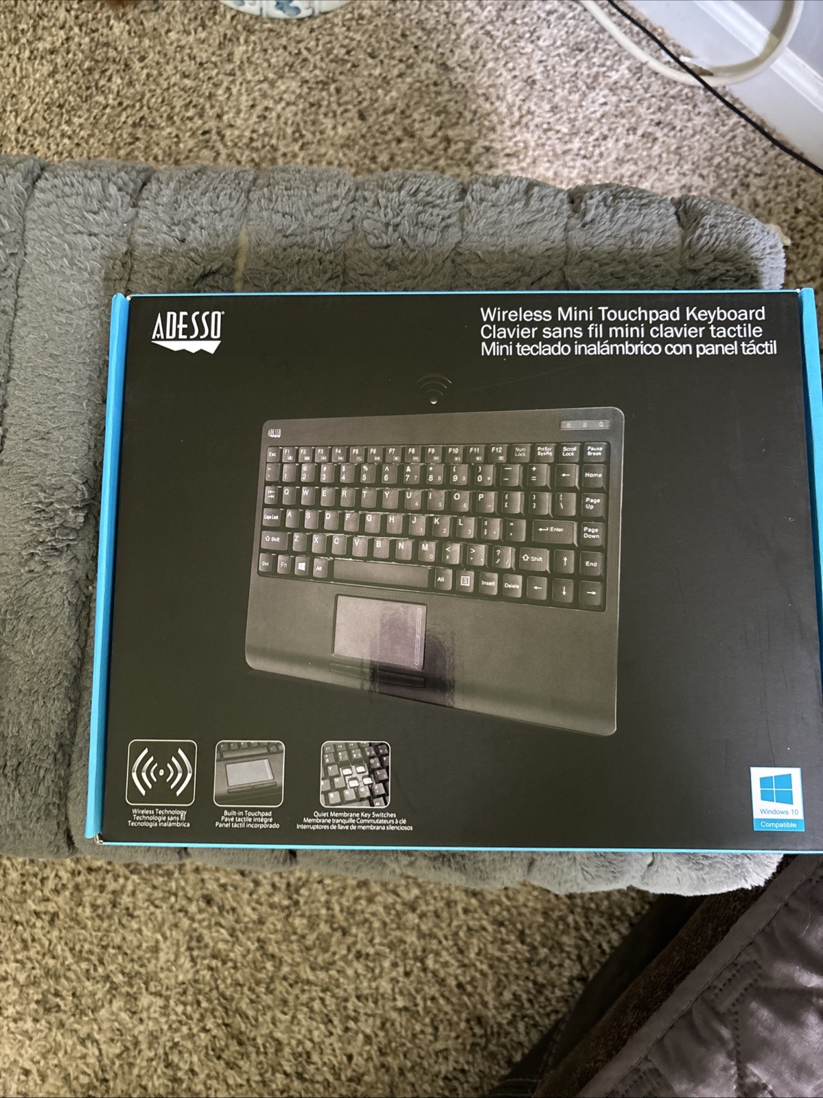 Adesso Wireless Mini Touchpad Keyboard (WKB4110UB)