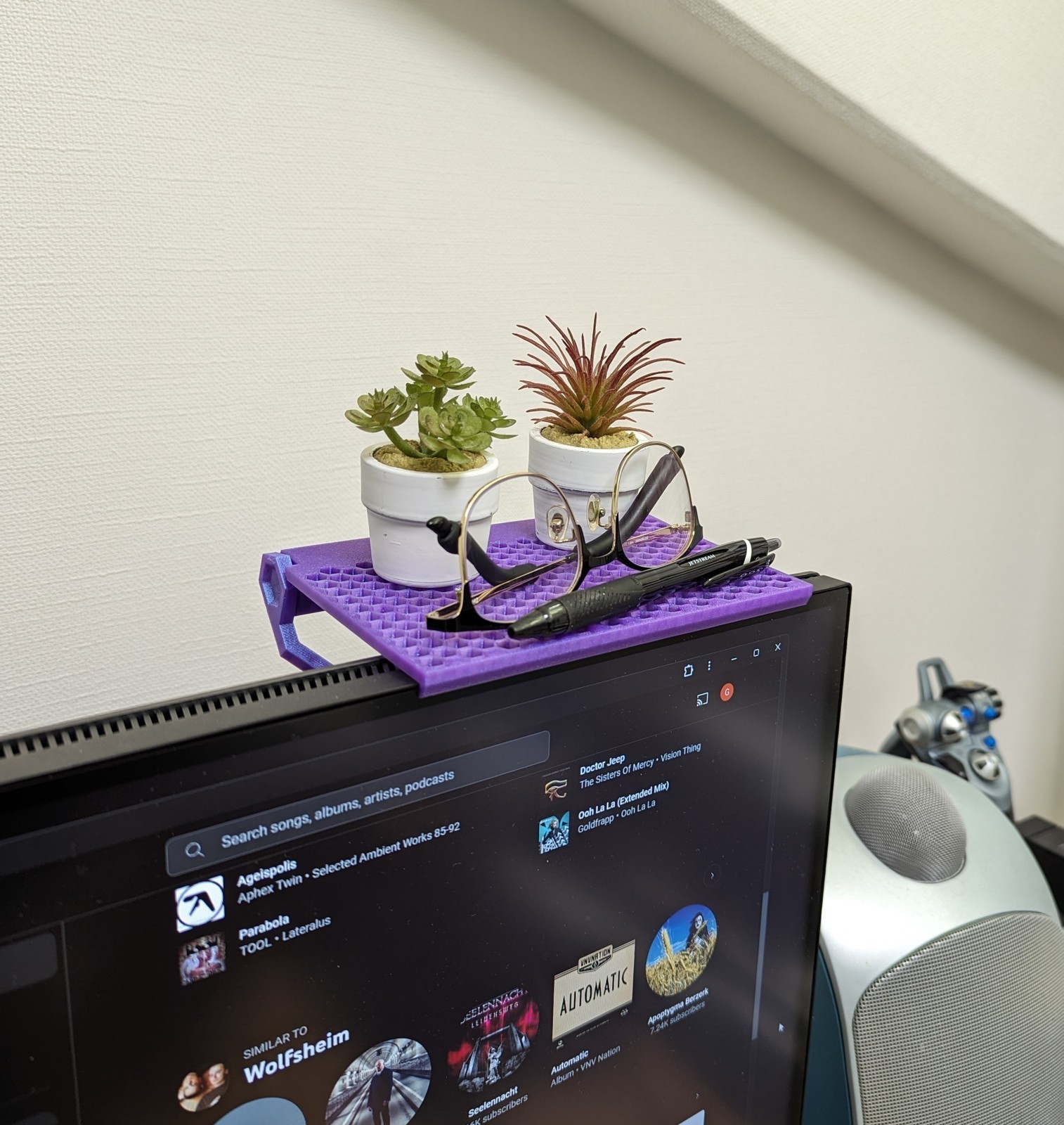 3D Printed Adjustable Monitor Top Shelf