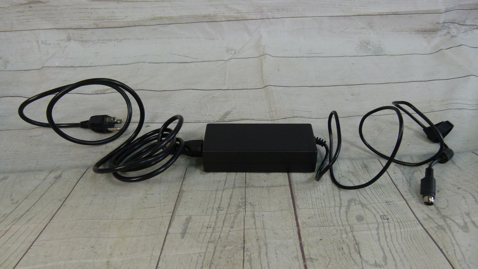 EDAC EA11013M-195 19.5V AC Power Adapter for Targus Docking Station