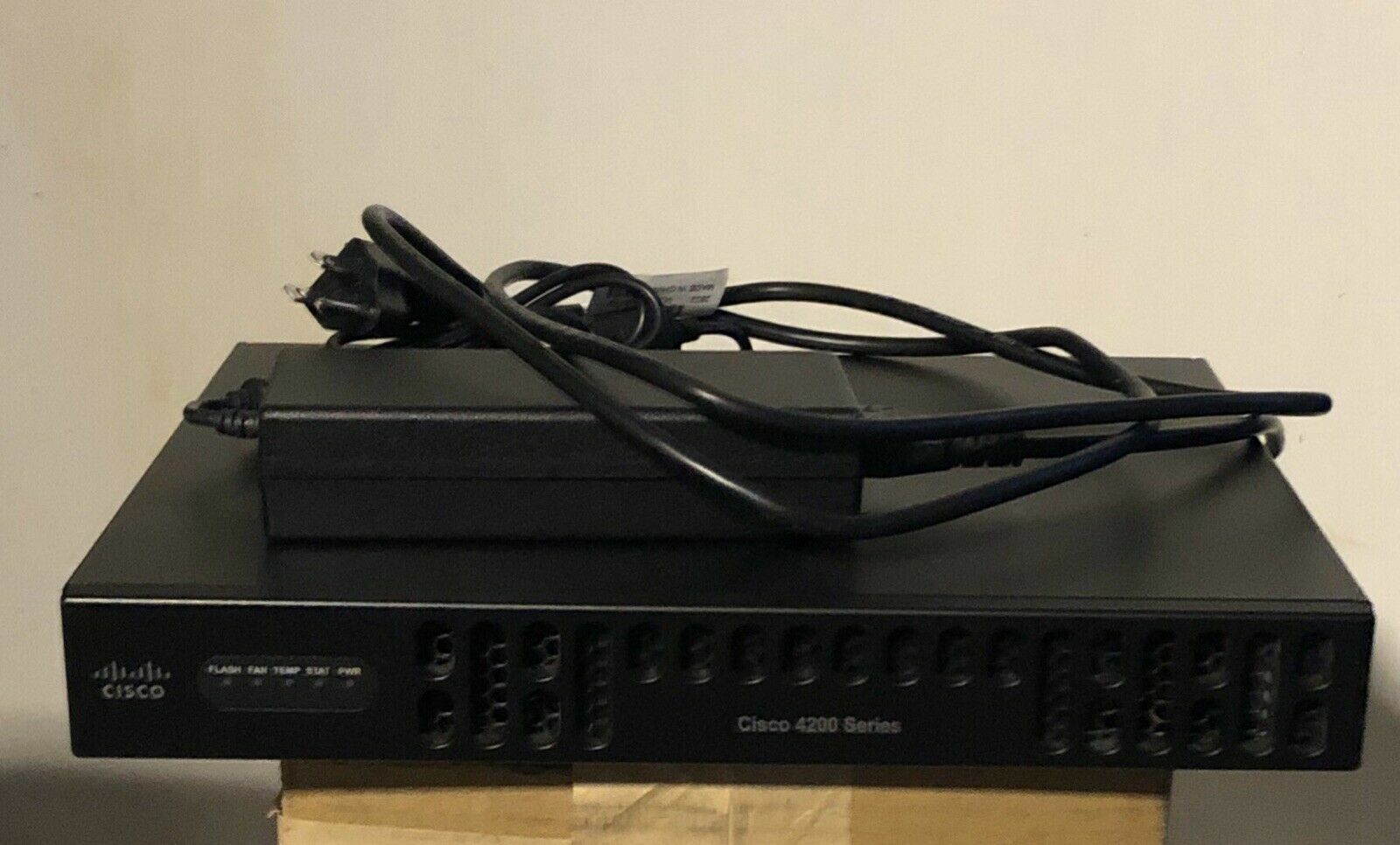 CISCO ISR4221/K9 2-Port Gigabit ISR Integrated Services Router NO BUG ISSUE