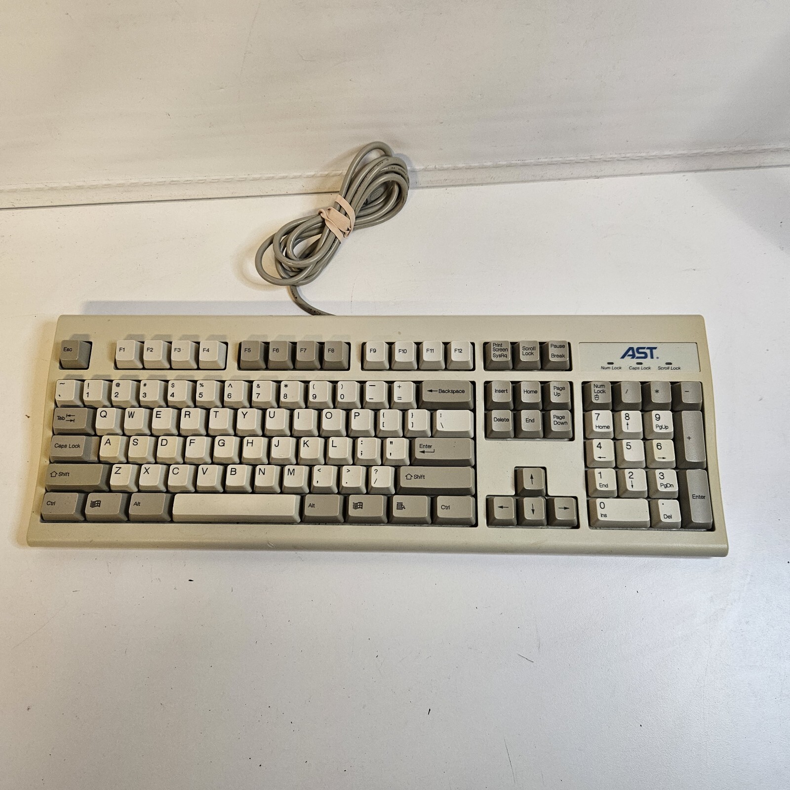 AST Research Inc. KB-2923 Wired 5 Pin DIN AT Vintage Keyboard (Not Tested)