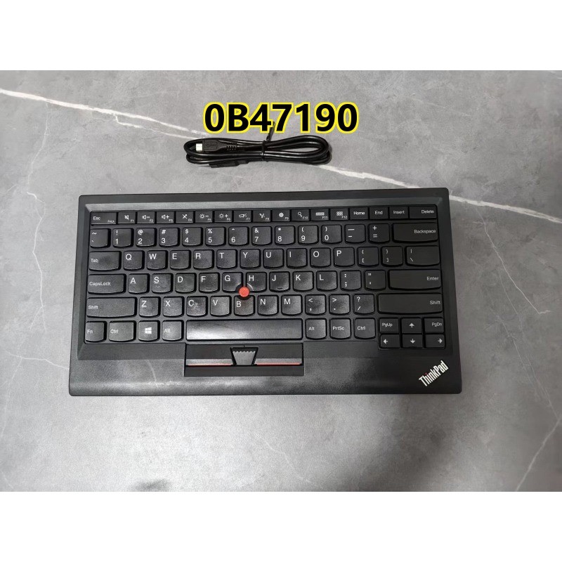 1PCS ThinkPad Compact USB Keyboard with TrackPoint - US English 0B47190 Used