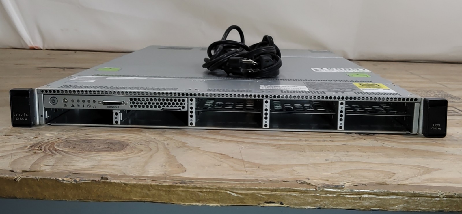 CISCO SYSTEMS UCSC-C220-M3S 2.5x8 Intel XEON E5-2643 32GB SEE NOTES