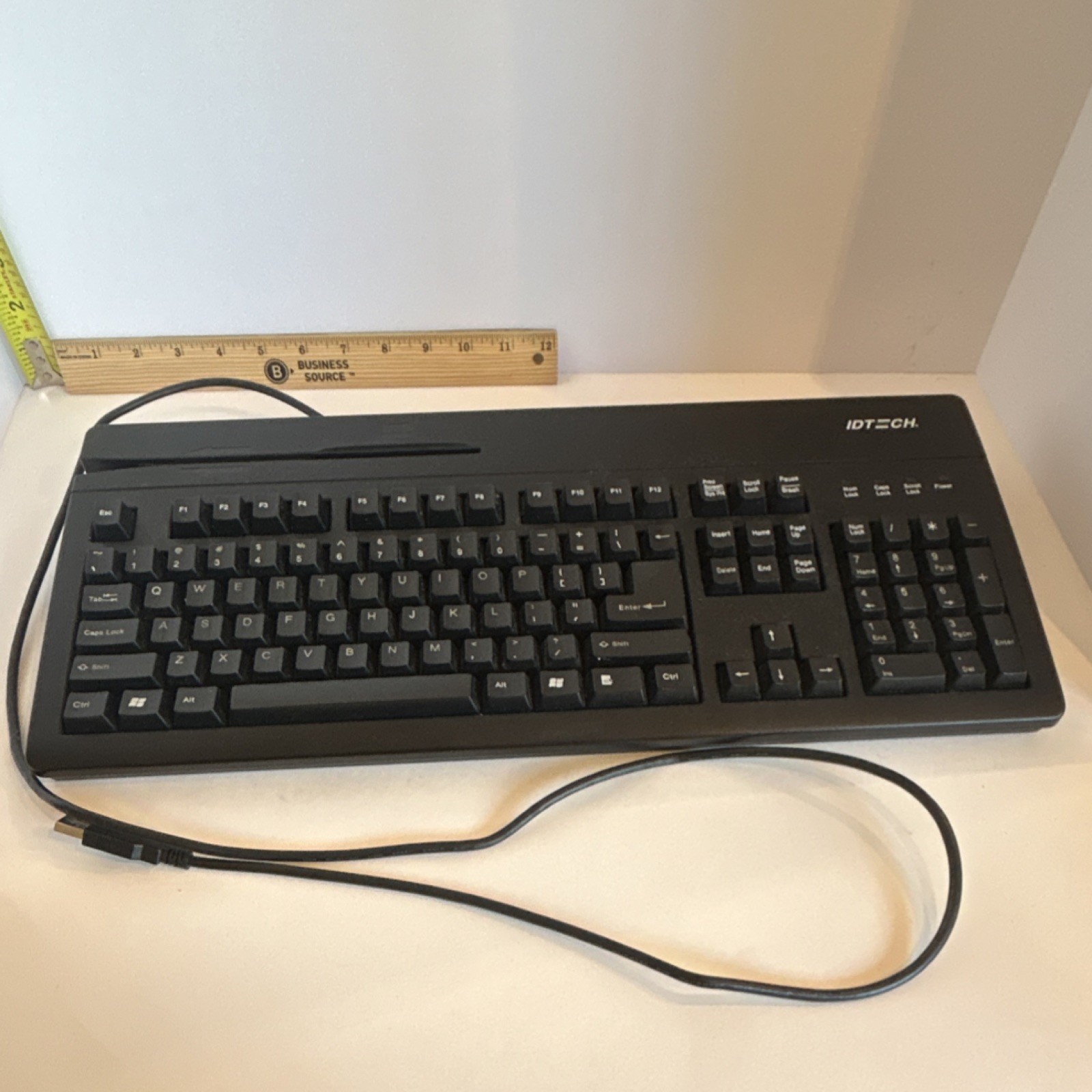 ID TECH VersaKey 230 USB Wired Plug & Play Keyboard Black MagReader IDKA-234112B