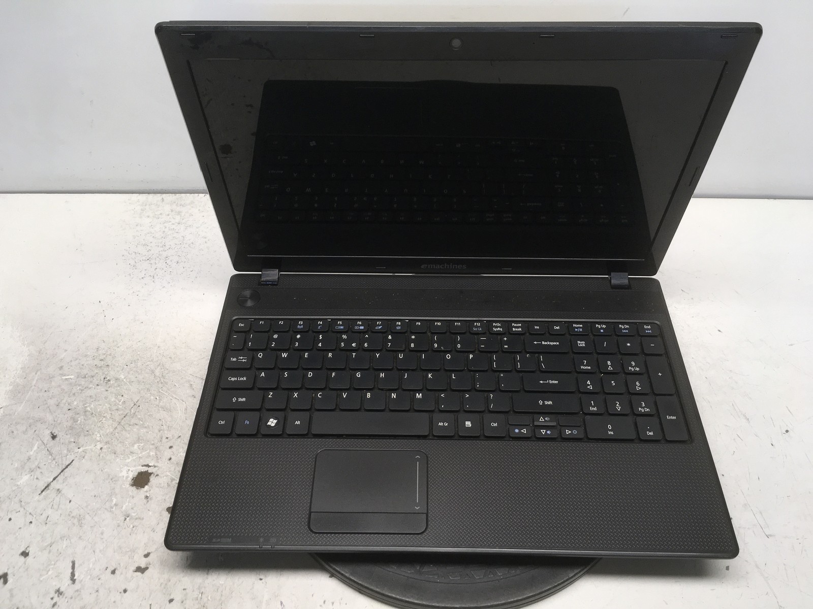 eMachines E443-BZ6002 AMD C-50 1000MHz 8 GB NO HDD / Batt