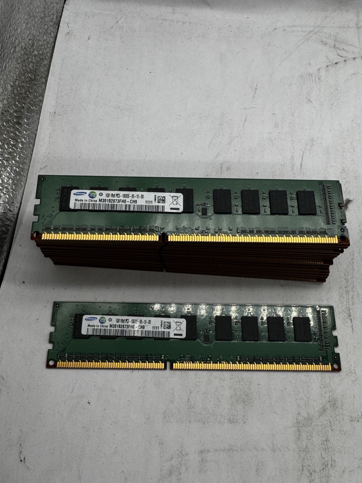 Samsung 1GB M391B2873FHO-CH9 1GB PC3 10600E 1Rx8 Dimm DDR3 Genuine LOT  OF 18