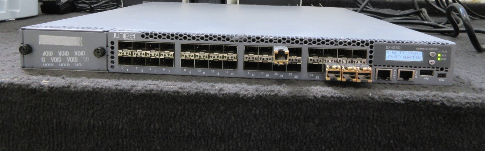 JUNIPER EX4550-32F-AFI NETWORK SWITCH W/ EX4550-VC1-128G