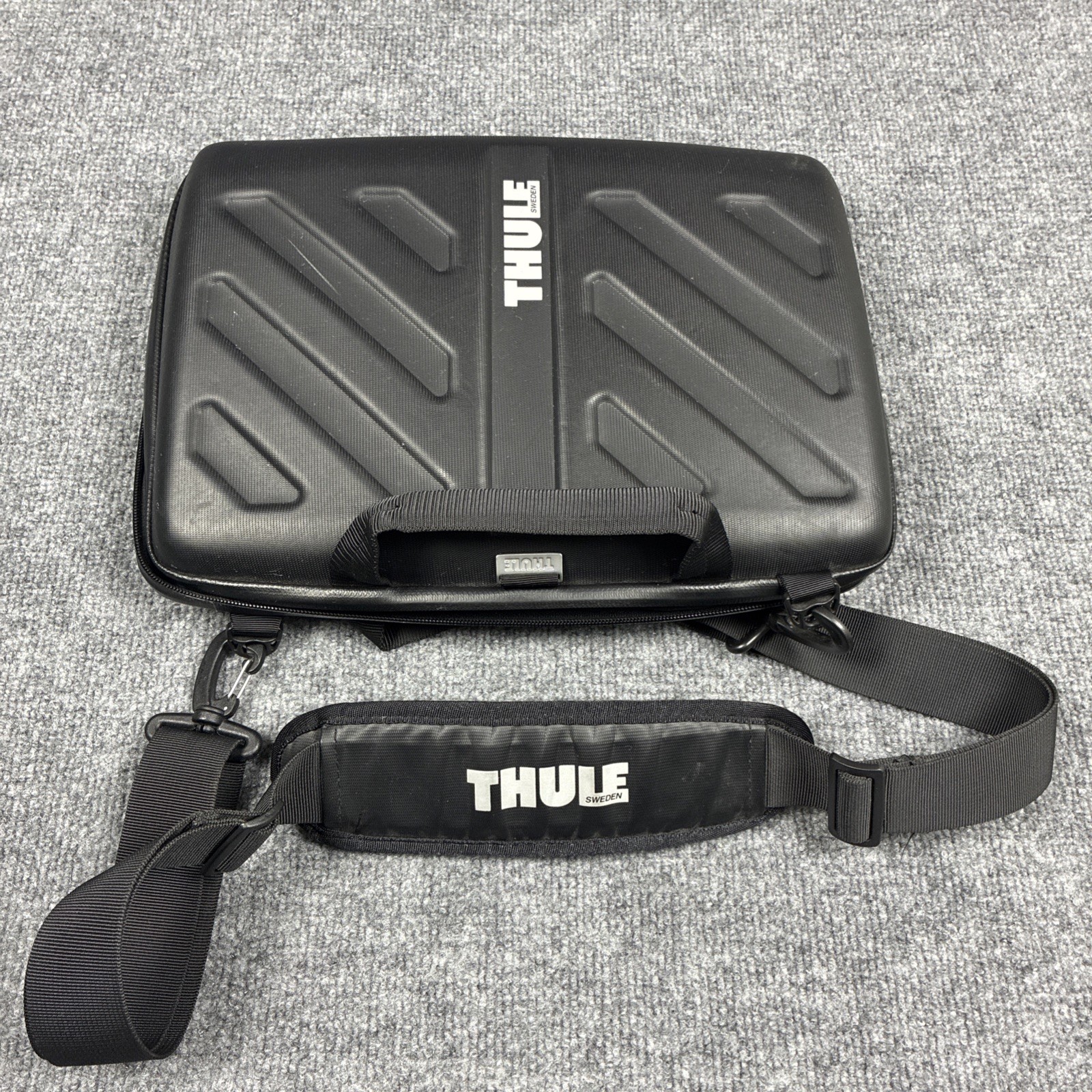 Thule Gauntlet 13” Laptop MacBook Pro iPad Hard Shell Attache Case Black
