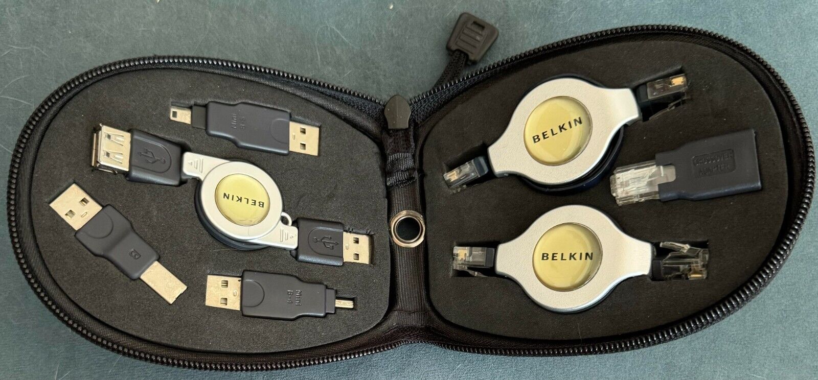 Belkin 7-in-1 Retractable Cable Travel Pack F3X1724
