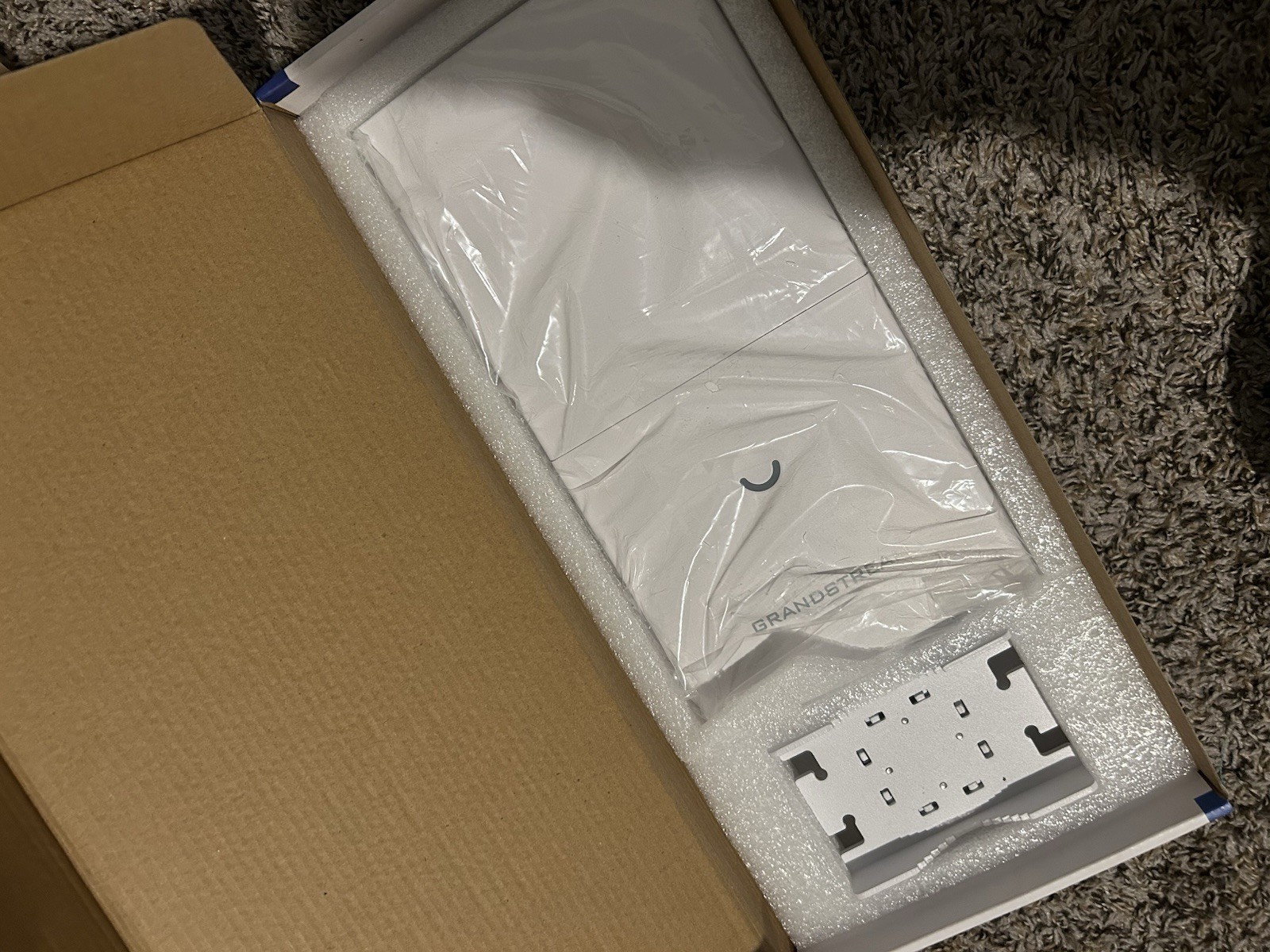 BRAND NEW Grandstream GWN7600LR WAVE 2 LONG RANGE WiFi Access Point .