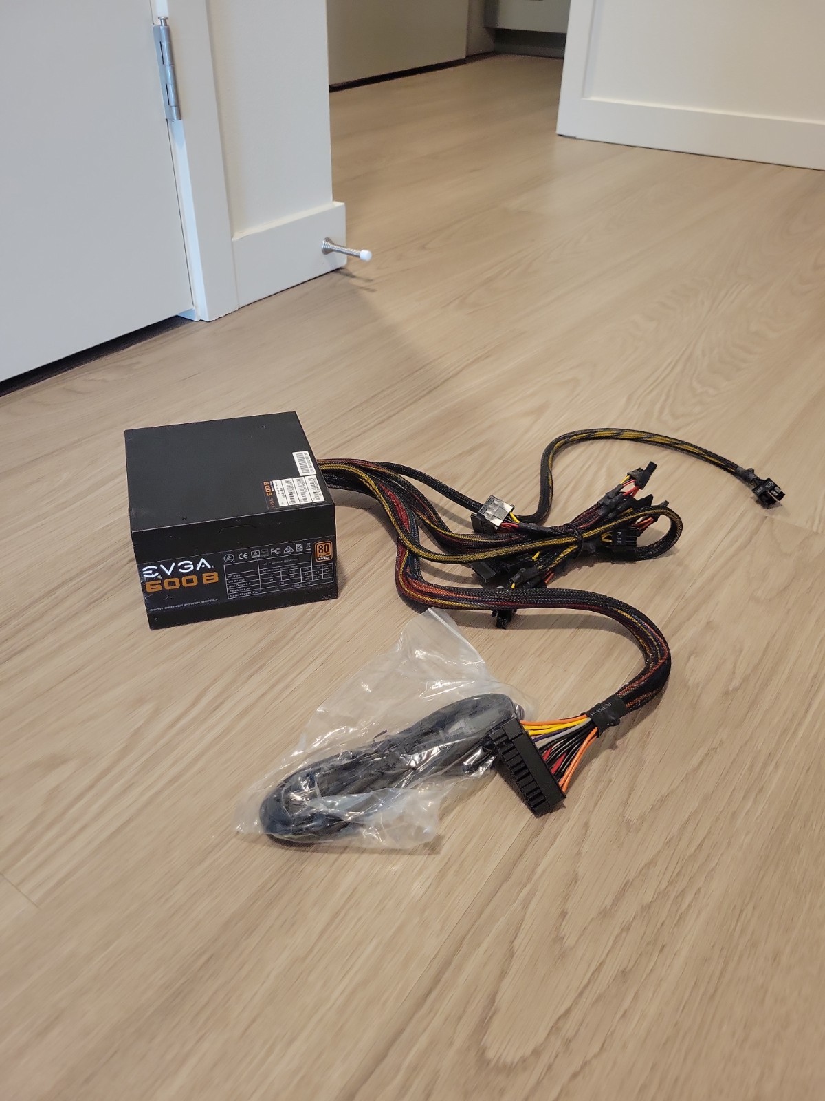 EVGA 600B 100-B1-0600 600W 20+4-Pin ATX Desktop Power Supply