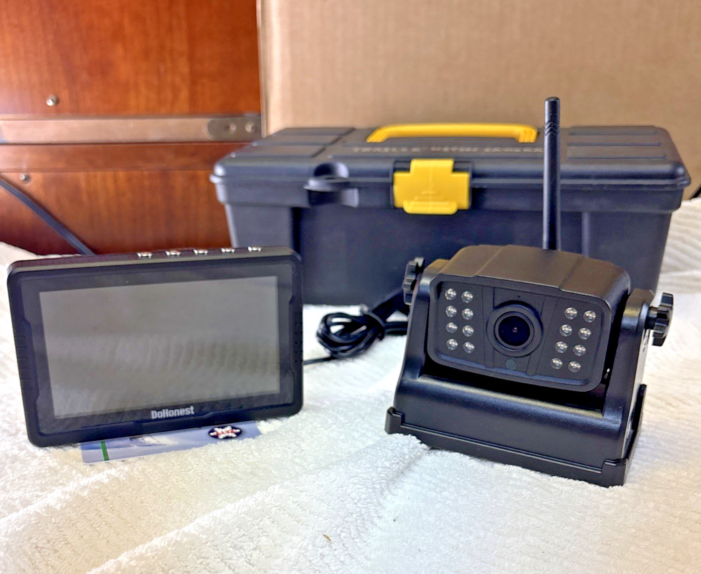 Mint HD DoHonest 4" Wireless Backup Camera System Color Black #0217