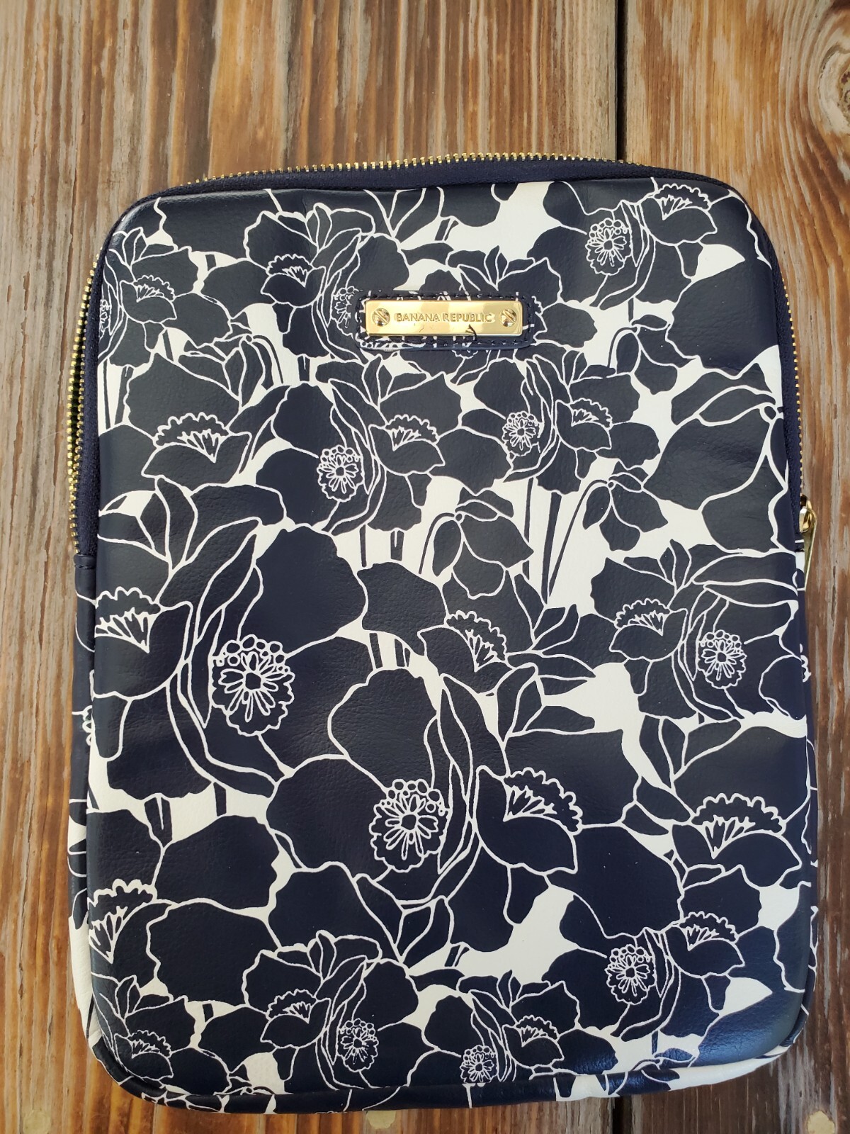 Banana Republic iPad tablet Case Navy Floral NEW Never used 10x8