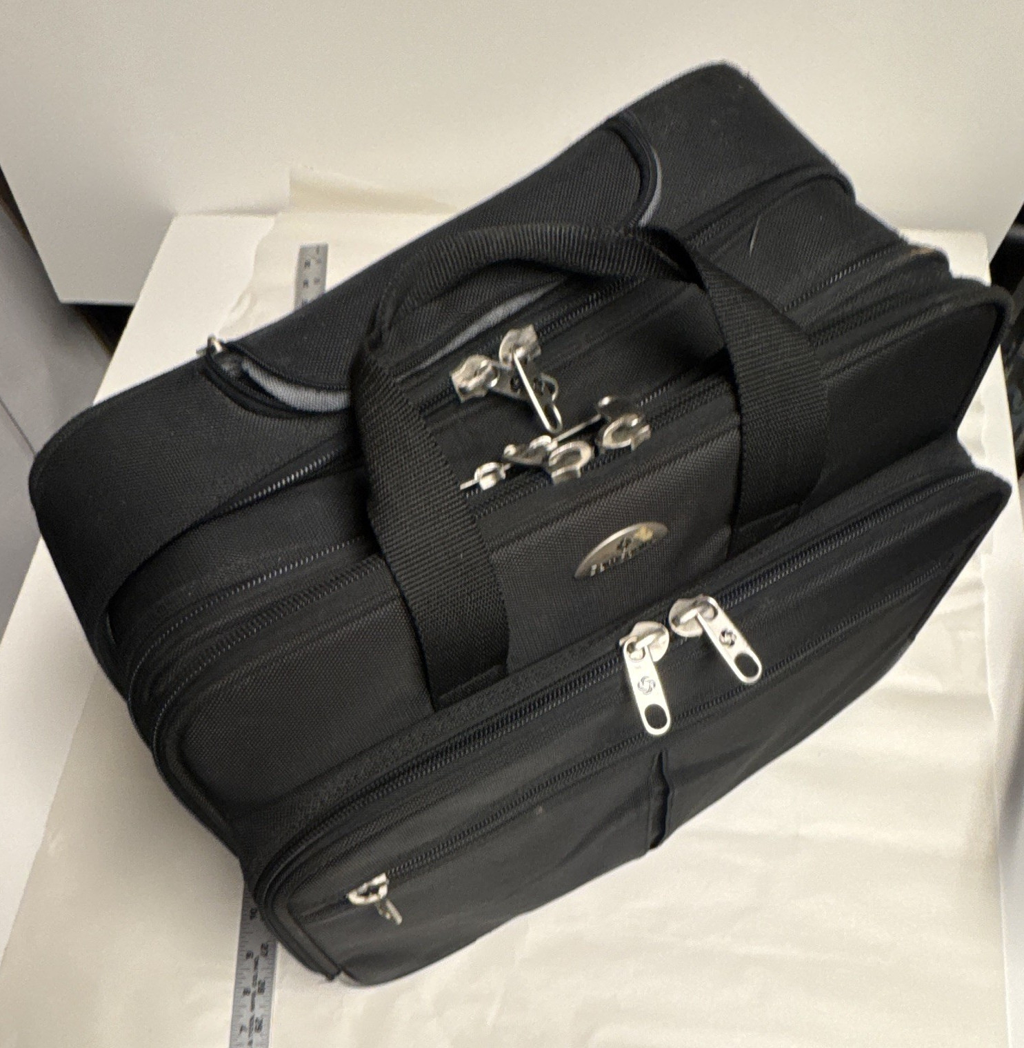 Samsonite Padded Nylon Rolling Laptop Trolley Case 17in Universal Solid Black