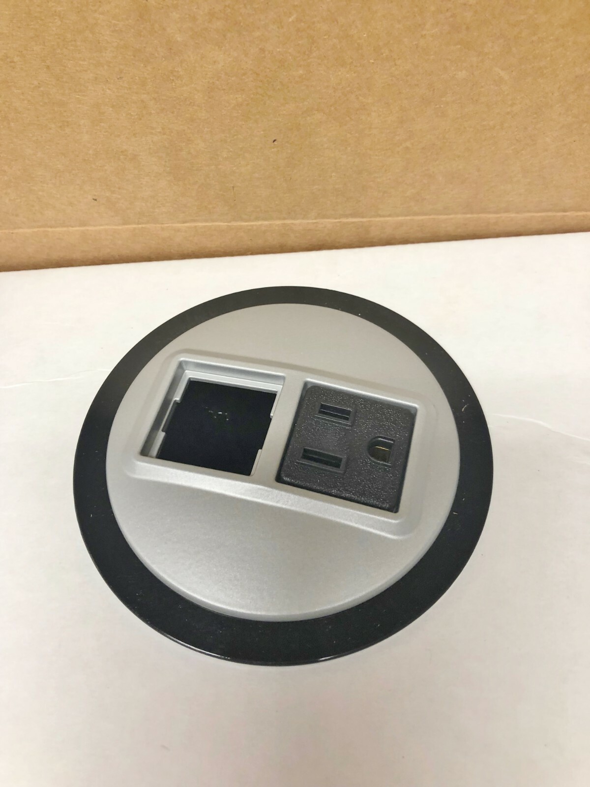 Byrne Power Data Center Node Silver/Black 1-Outlet 1-Blank, Interlink IQ  #9815