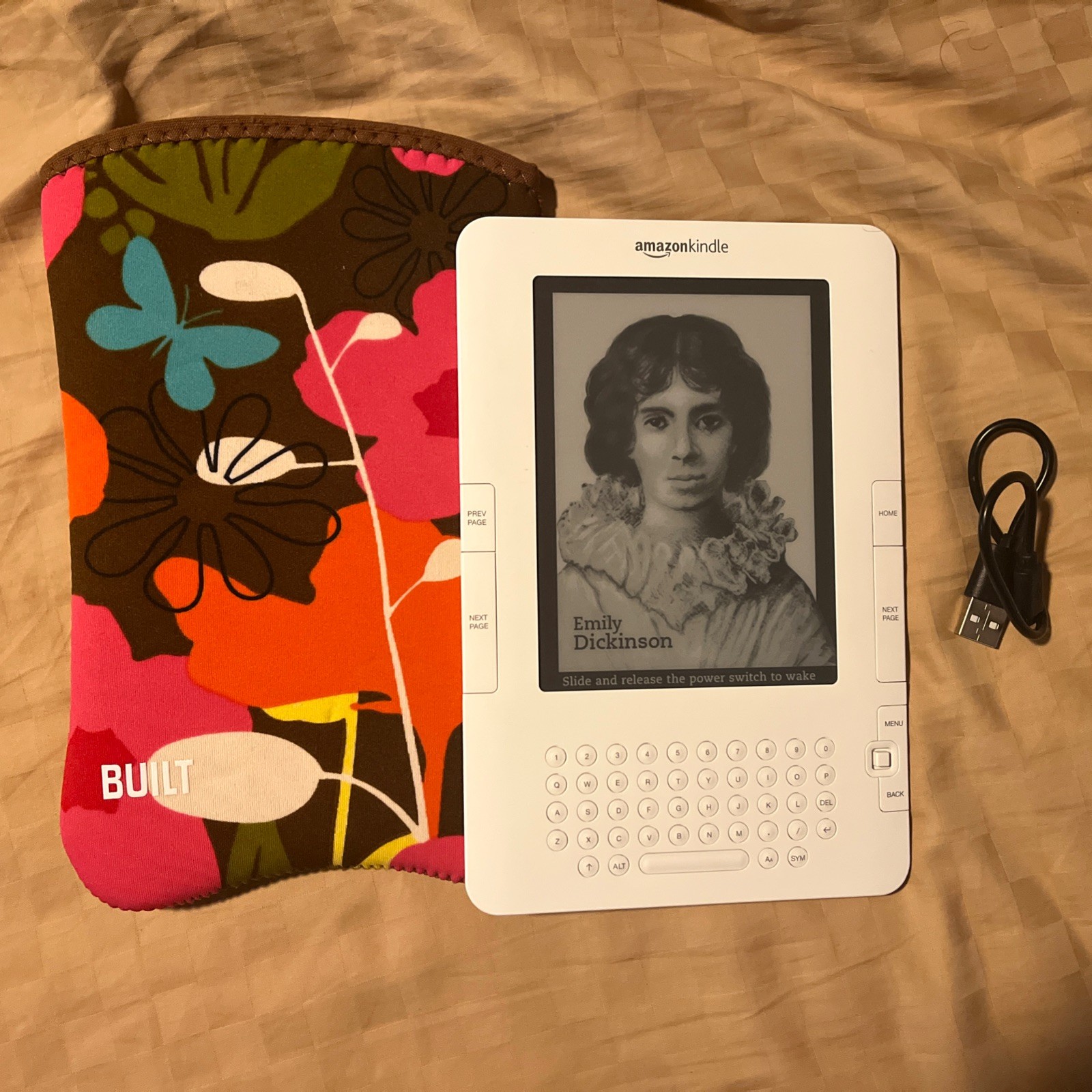 Amazon Kindle (2nd Generation) Used Working White - NEW BATTERY + bundle