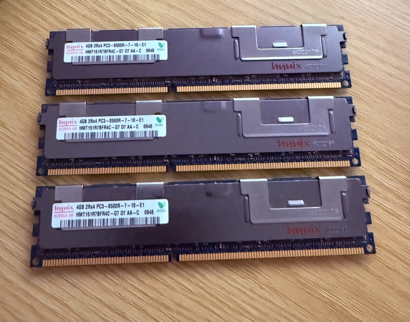 Hynix 4GB 2Rx4 PC3-8500R-7-10-E1 Server Memory  RAM HMT151R7BFR4C-G7