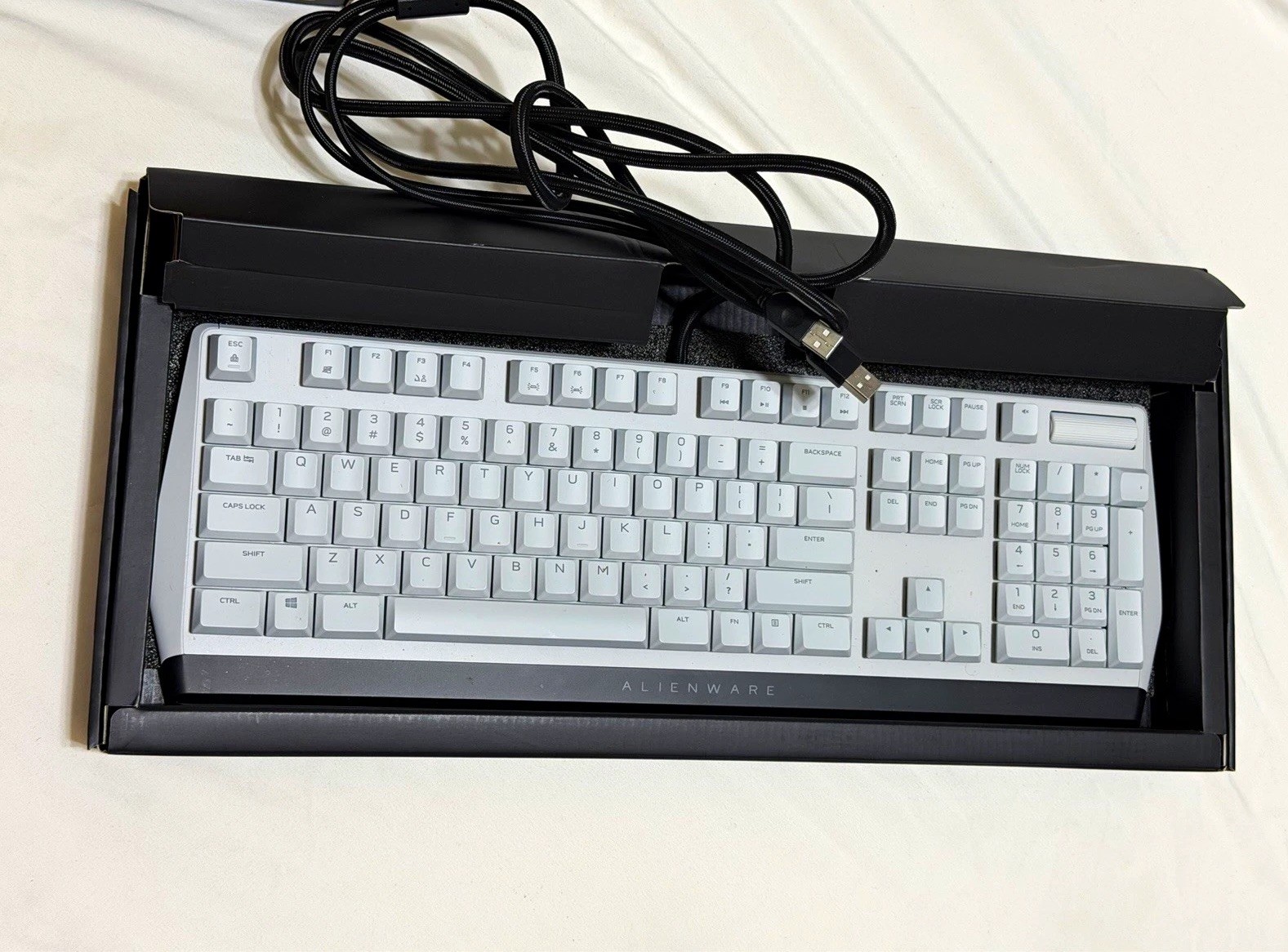 Alienware AW510K Mechanical Illuminated Wired USB Gaming Keyboard White/Black