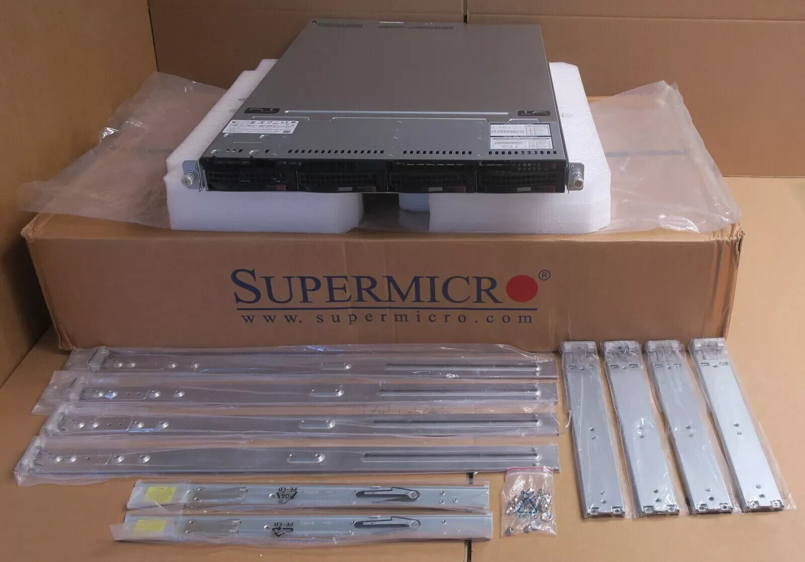 Supermicro SuperServer 6019U-TR4 2x 8C Bronze 3106 64GB RAM 4x LFF Bay 1U Server