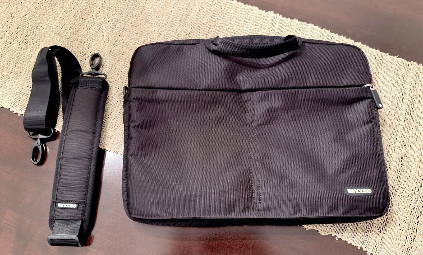 Incase 15” Compass Brief Case MacBook Laptop Shoulder Crossbody Travel Bag