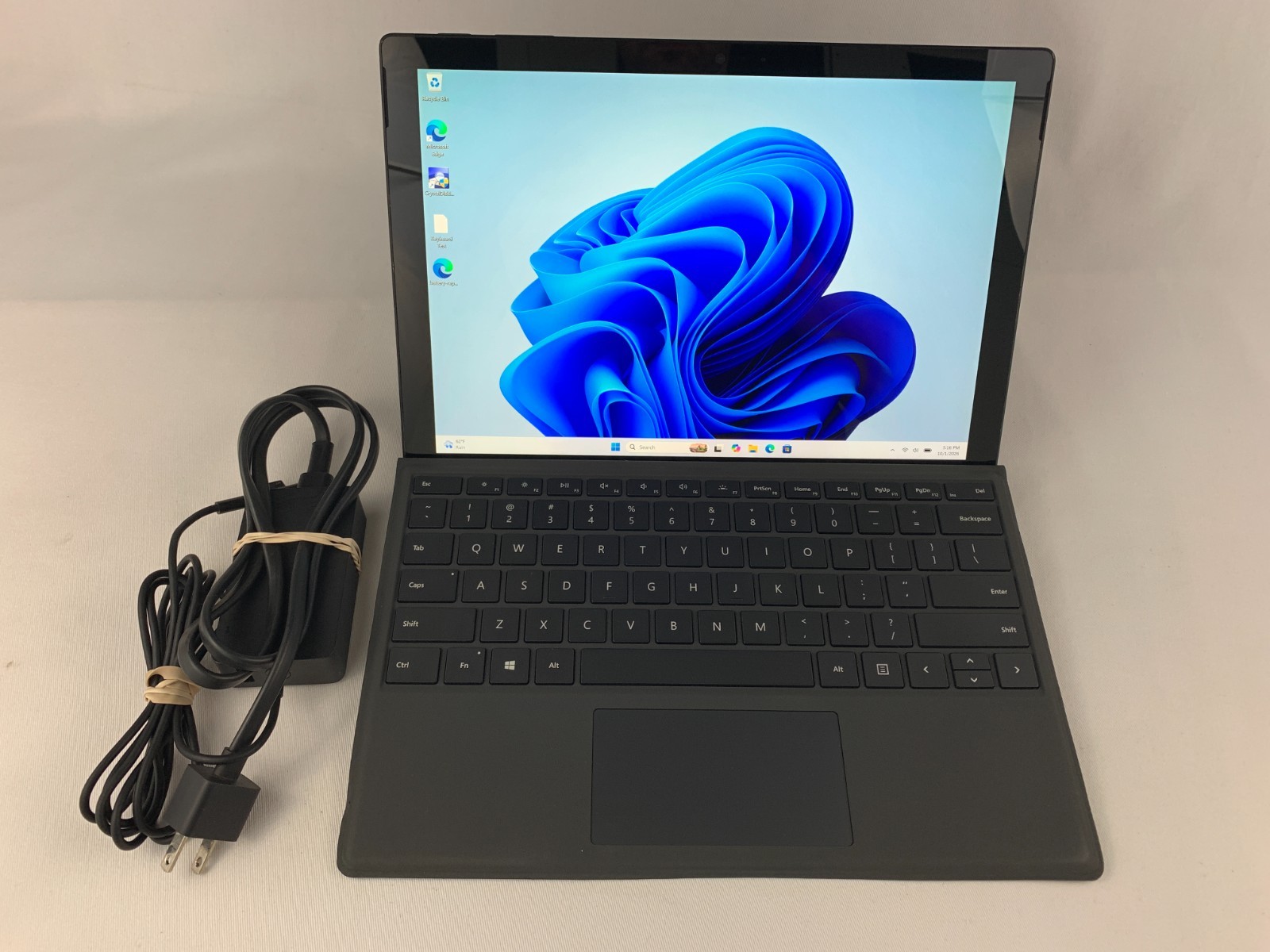 Microsoft Surface Pro 6, Intel Core i7-8650U 1.9GHz, 16GB RAM, 512GB SSD, Win11H
