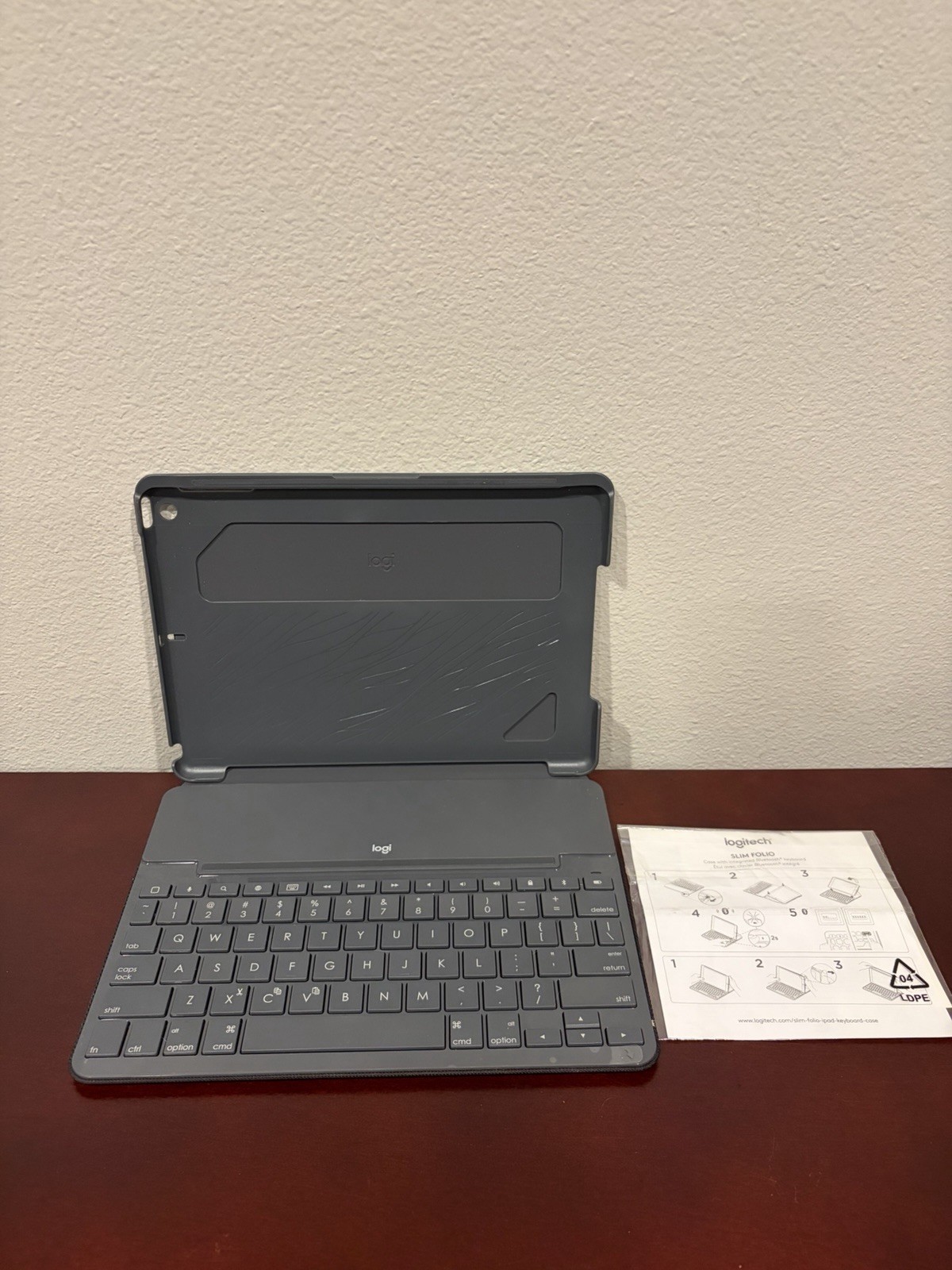 Logitech Slim Folio Bluetooth Keyboard Case iPad 5th 6th Gen Y-R0051 Gray