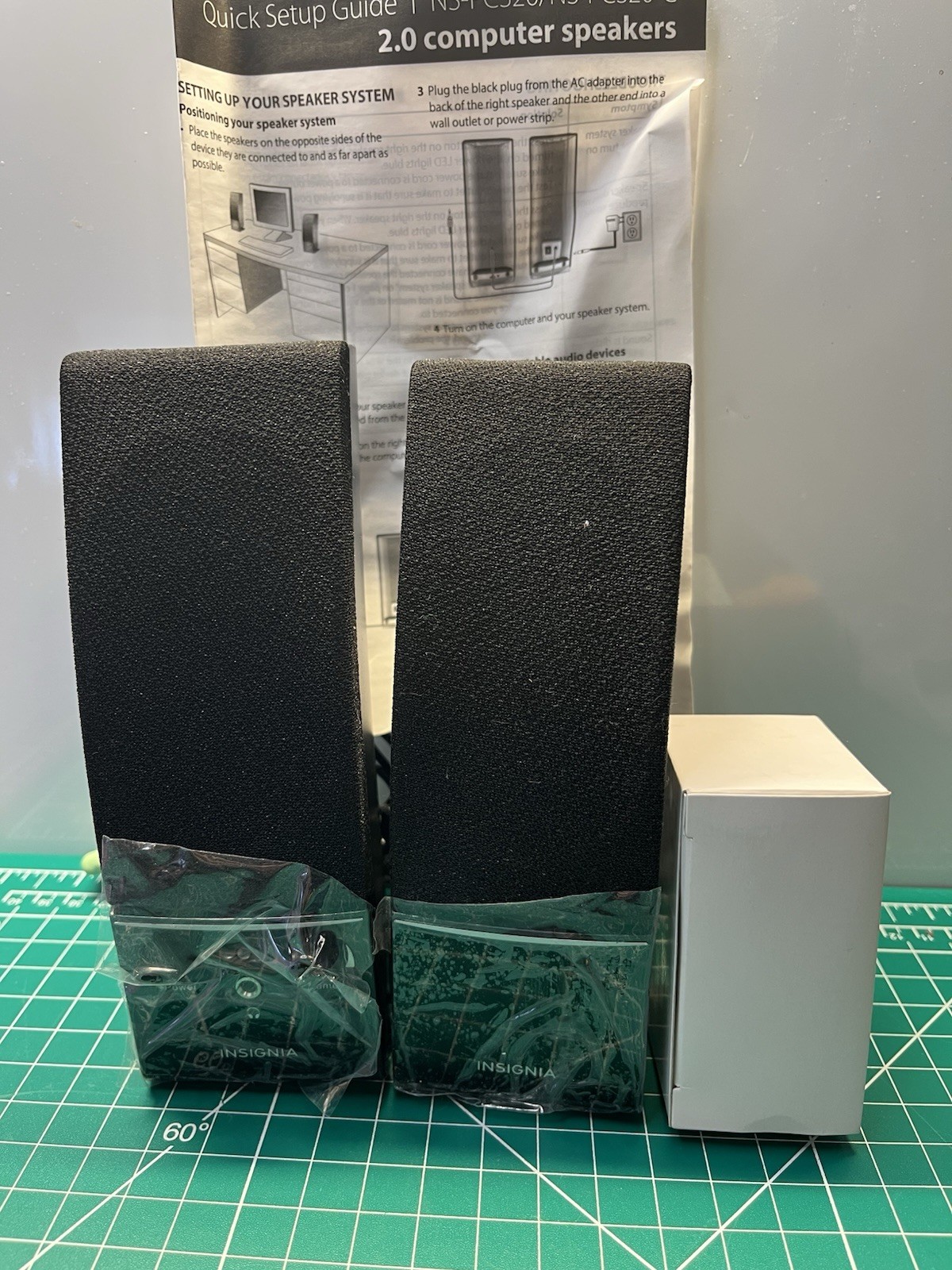 Insignia NS-PCS20 Computer Speakers
