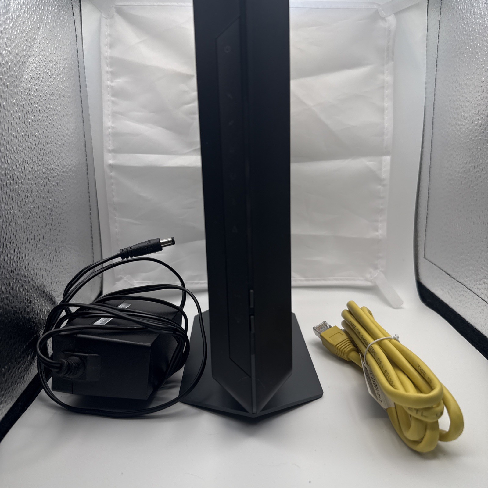 NETGEAR Nighthawk AC1900 4 Wireless-Wi-Fi 802.11ac Router - C7000-100NAS