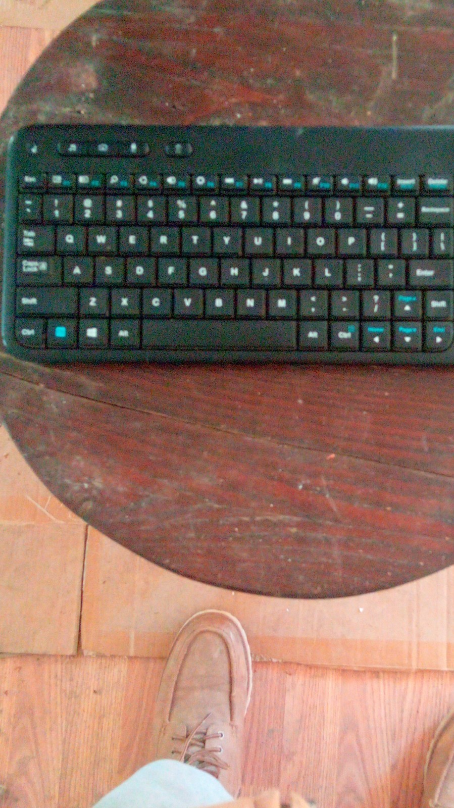 Logitech K400r Wireless Compact Keyboard Built-In Touchpad Black QWERTY English