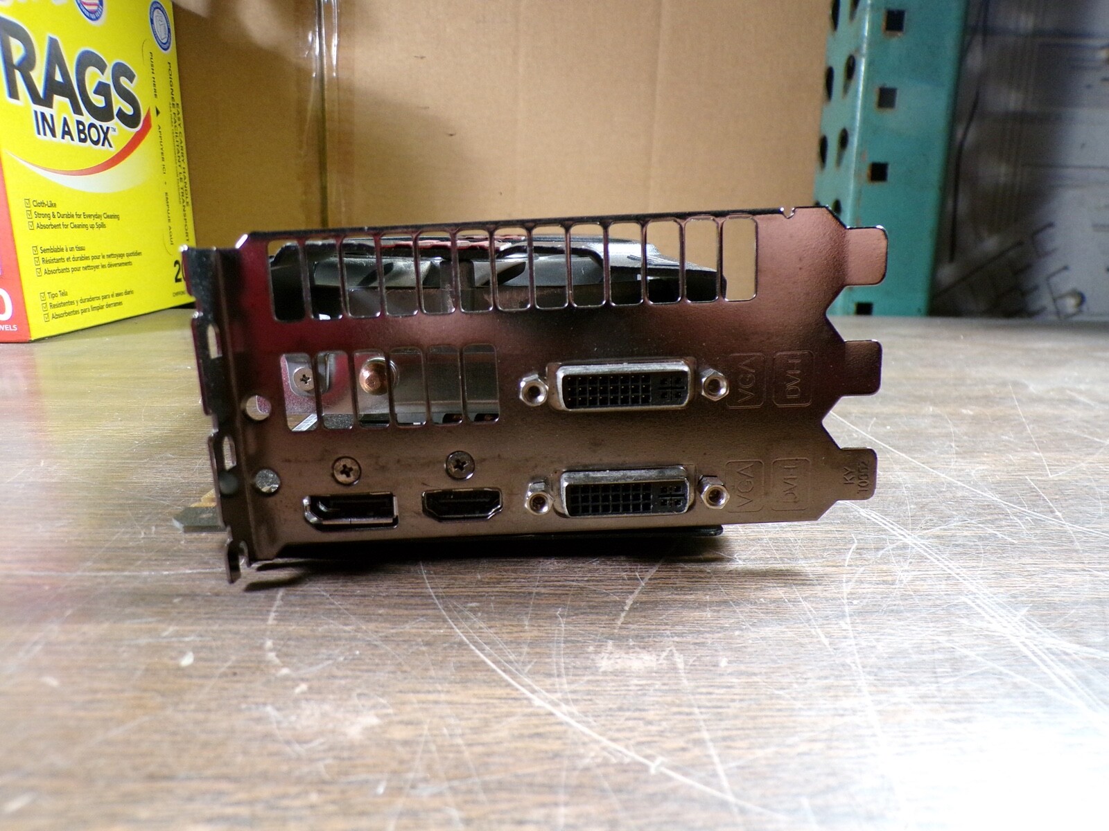 ASUS GeForce GTX 570 DirectCU lI Black & Red