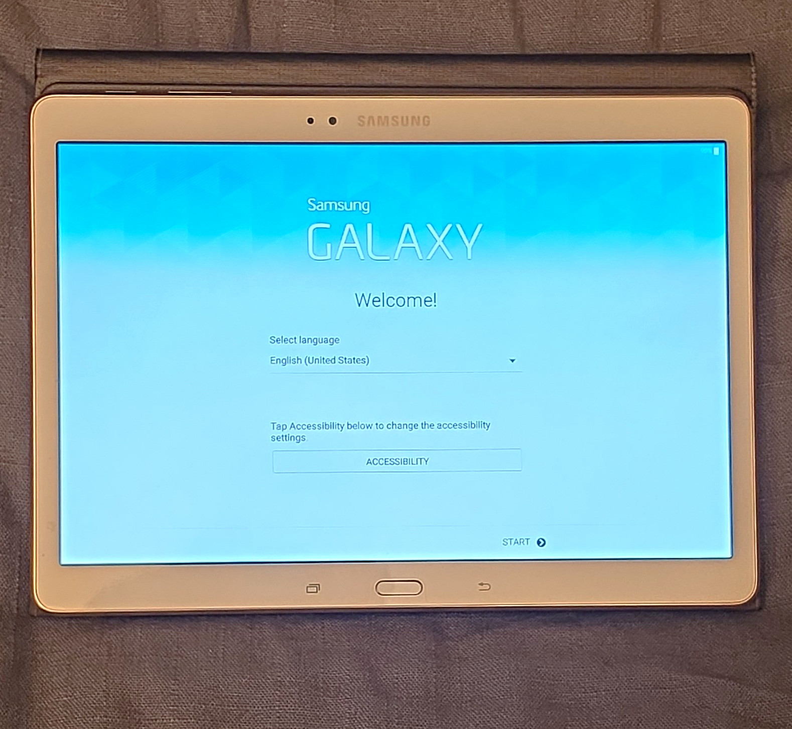 Samsung Galaxy SM-T800 UD Wi-Fi 16GB 3GB 10.5in White Tablet w/ Cover bundle