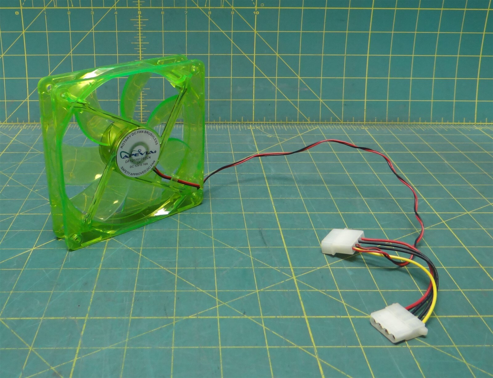 Apevia Rotary DC Brushless Case Cooling Fan, 12cm/4.72", 12V, 0.16A, Clear Green