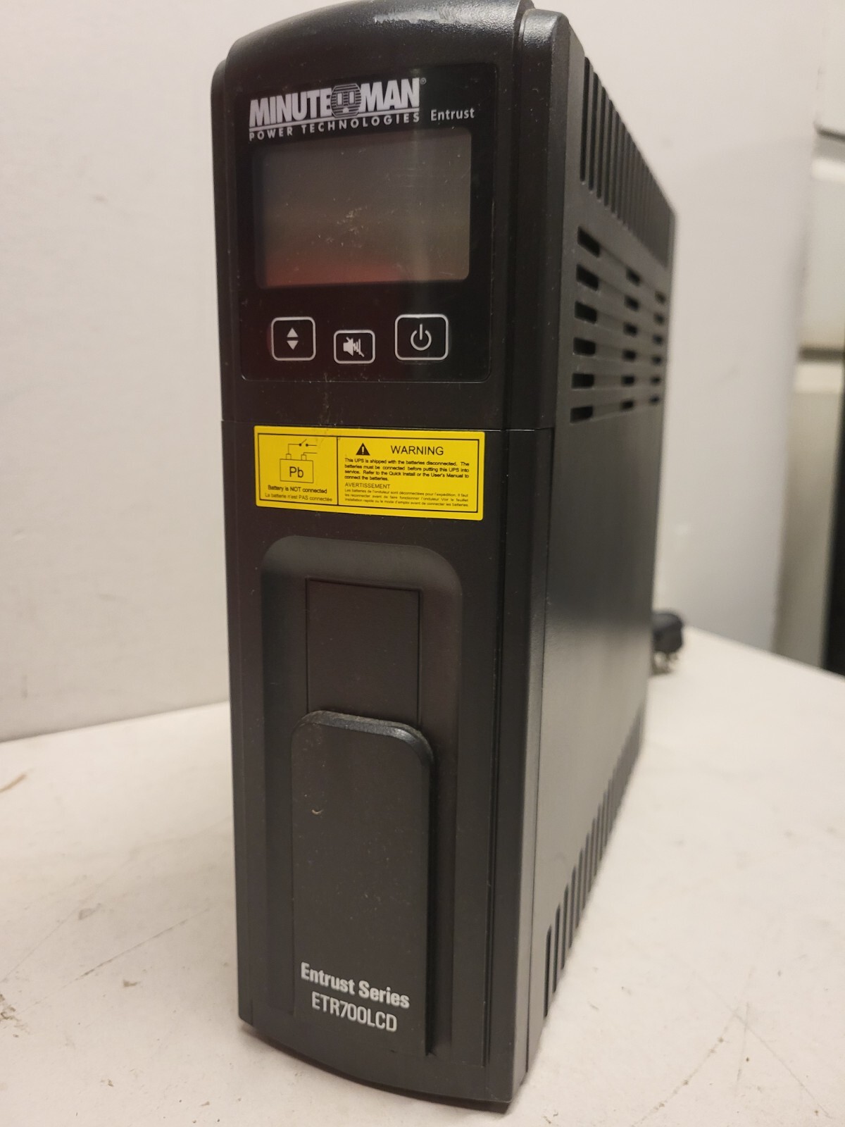 Minuteman ENtrust Series ETR700LCD