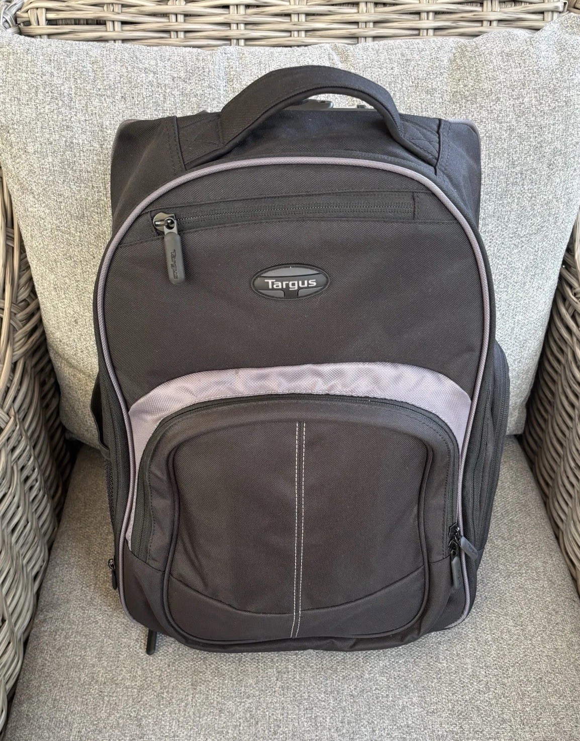 Targus TSB750US Compact Rolling Laptop Travel Backpack 16" Great Condition