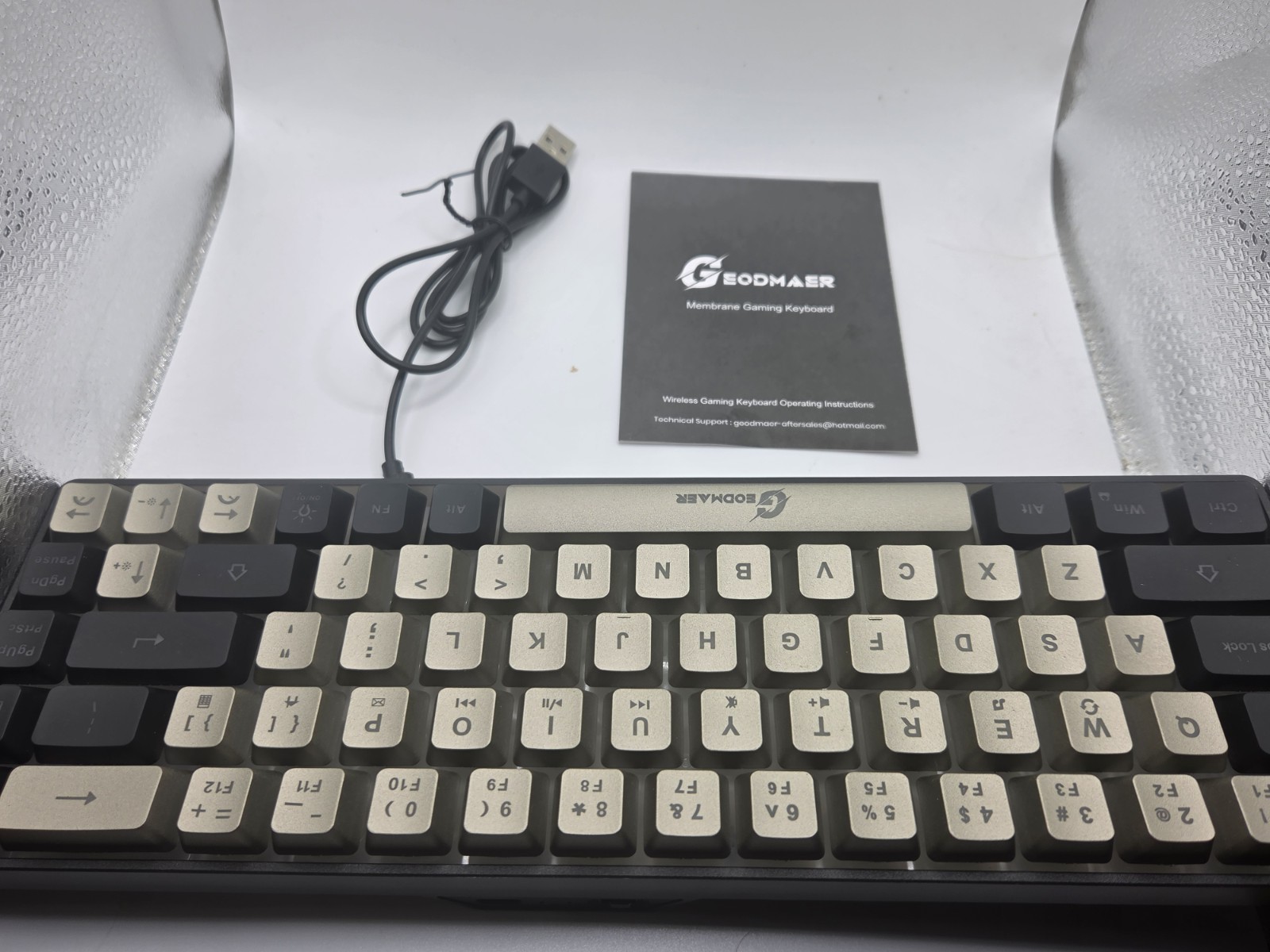 GEODMAER KM020 Wireless 2.4G Gaming Keyboard 65% Gray QWERTY PC Desktop