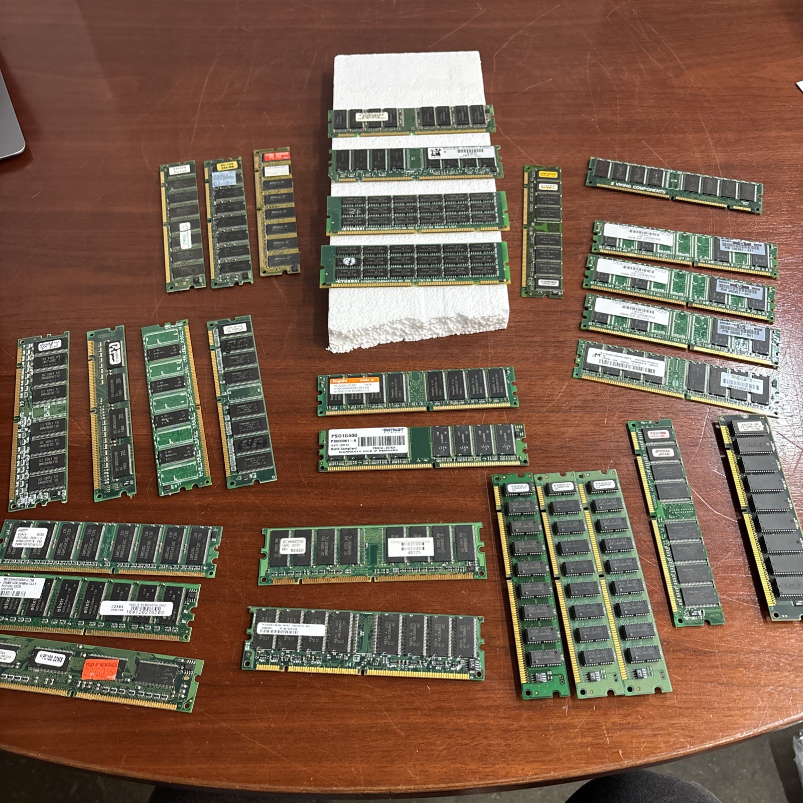 Lot Of 29 Random RAM Memory - See Photos***Untested