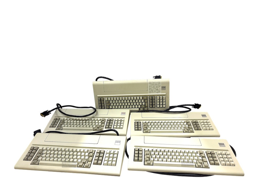 8323239 I IBM Model F 330X-11 QWERTY DA-15 Low Profile Terminal Keyboard