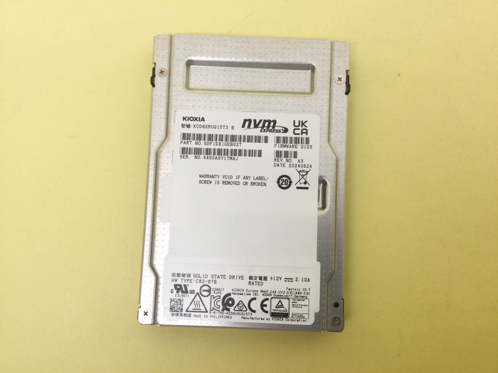 KIOXIA CD8-R Series 15.36TB PCIe 4.0 NVMe 2.5" U.2 Internal SSD KCD8XRUG15T3