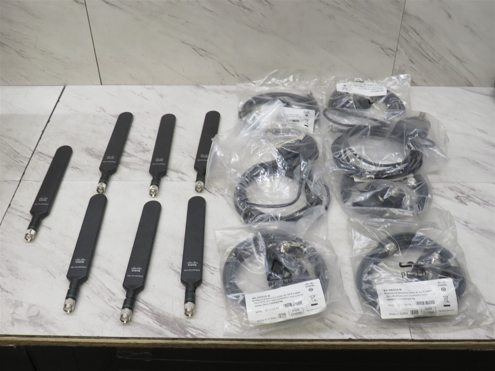 Open Box Lot of 7 Cisco 4G-LTE-ANTM-D Antennas w/ 4G-AE010-R 10ft Bases