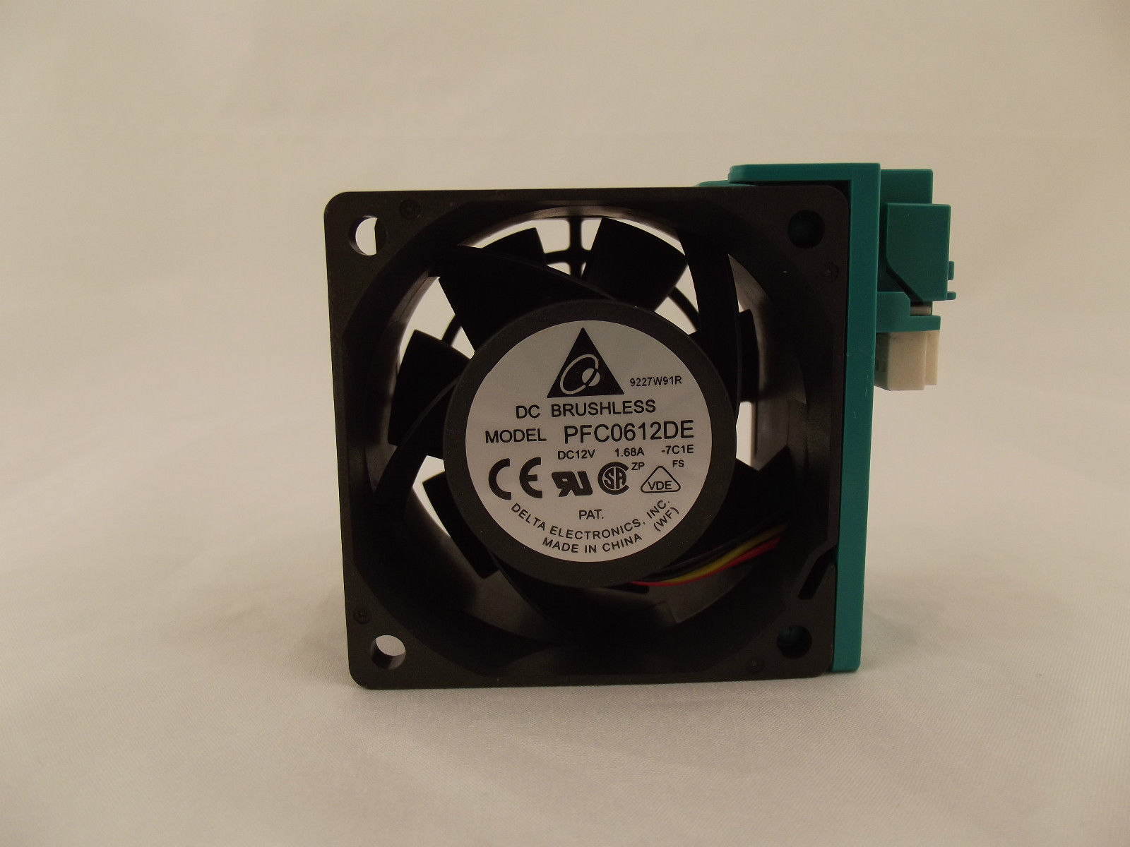 Delta PFC0612DE PFC0612DE-7C1E DC12V 1.68A Brushless DC Intel Server Fan 16-4