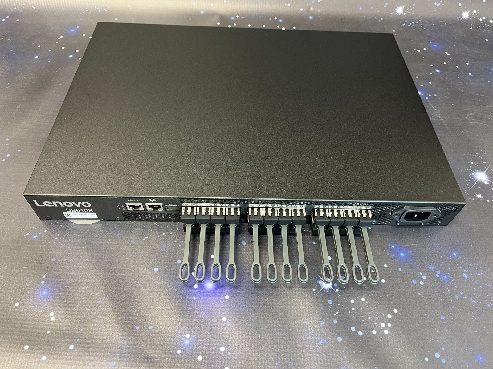 Lenovo DB610S 7D8PA003WW 24-Port 32Gb FC 24x SFP+ Enterprise Bundle