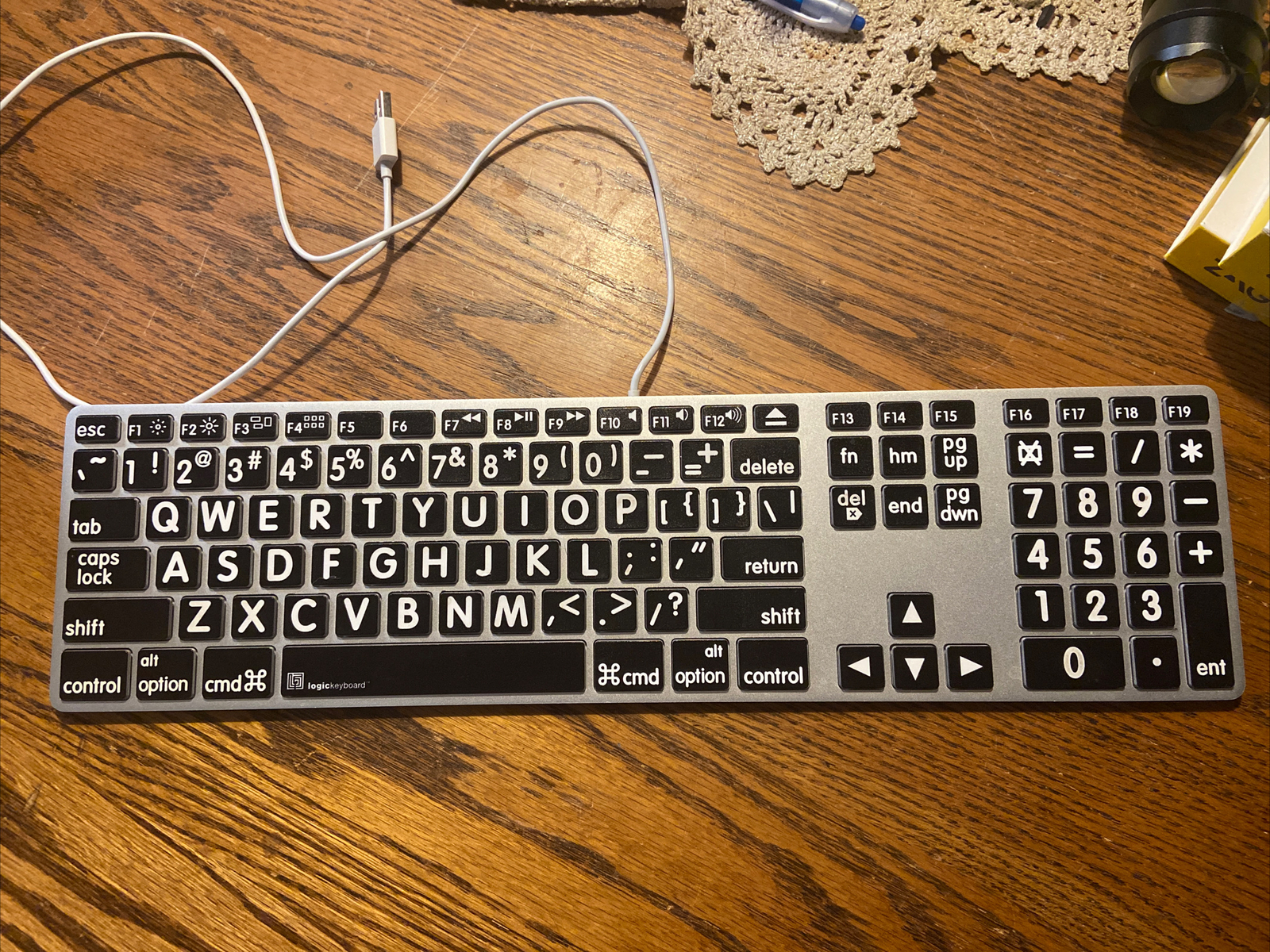 Apple Vintage 2007 Logickeyboard Large Print USB Wired Keyboard - White On Black