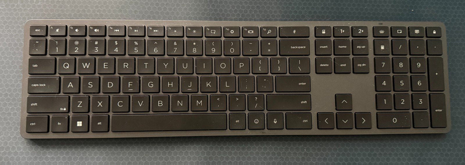 HP 975 Dual-Mode Wireless Keyboard for business
