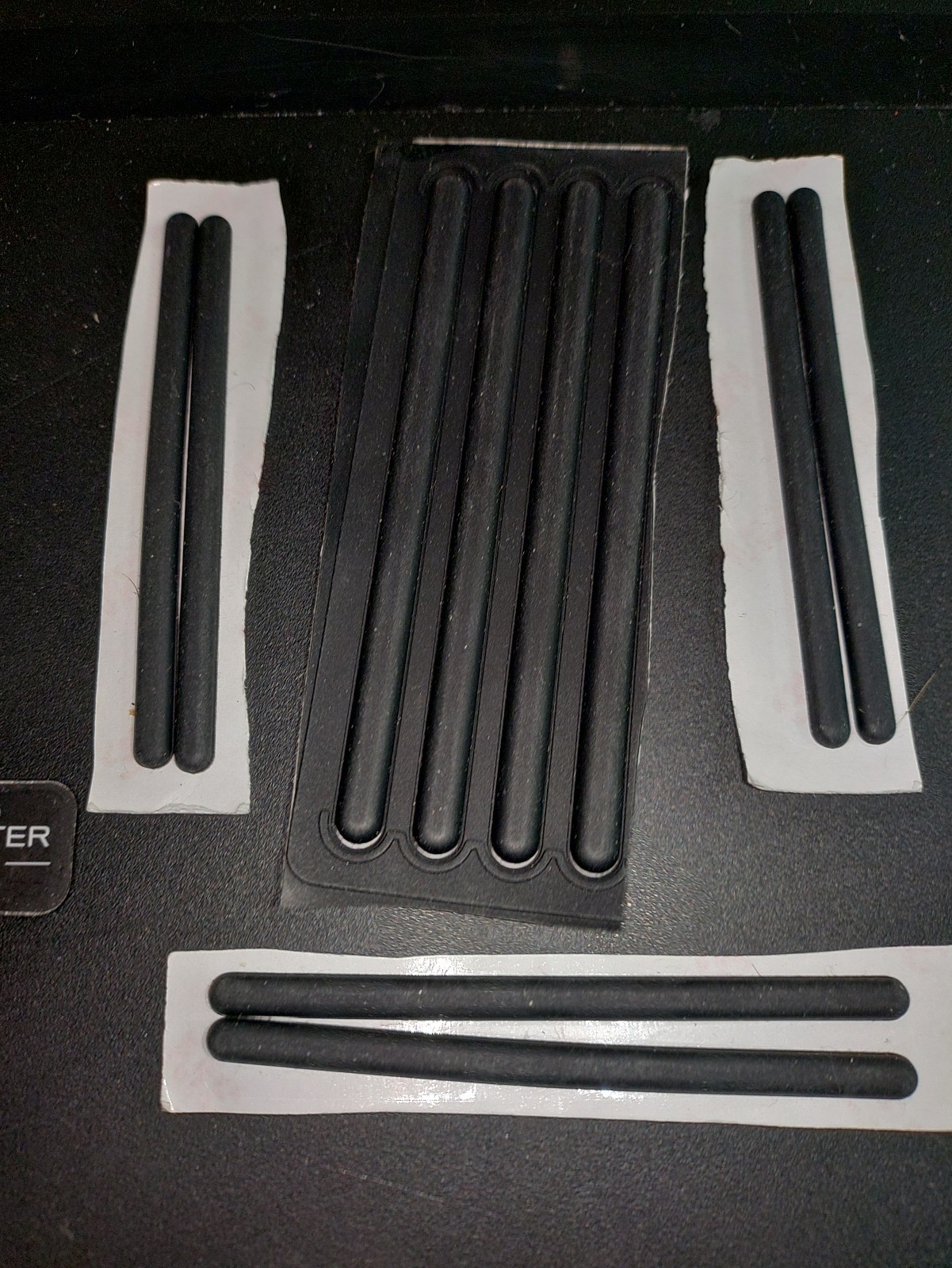 ONE Pack of {Dell} Inspiron 1200/B120/1300/B130 LCD Bezel Rubber Bumpers