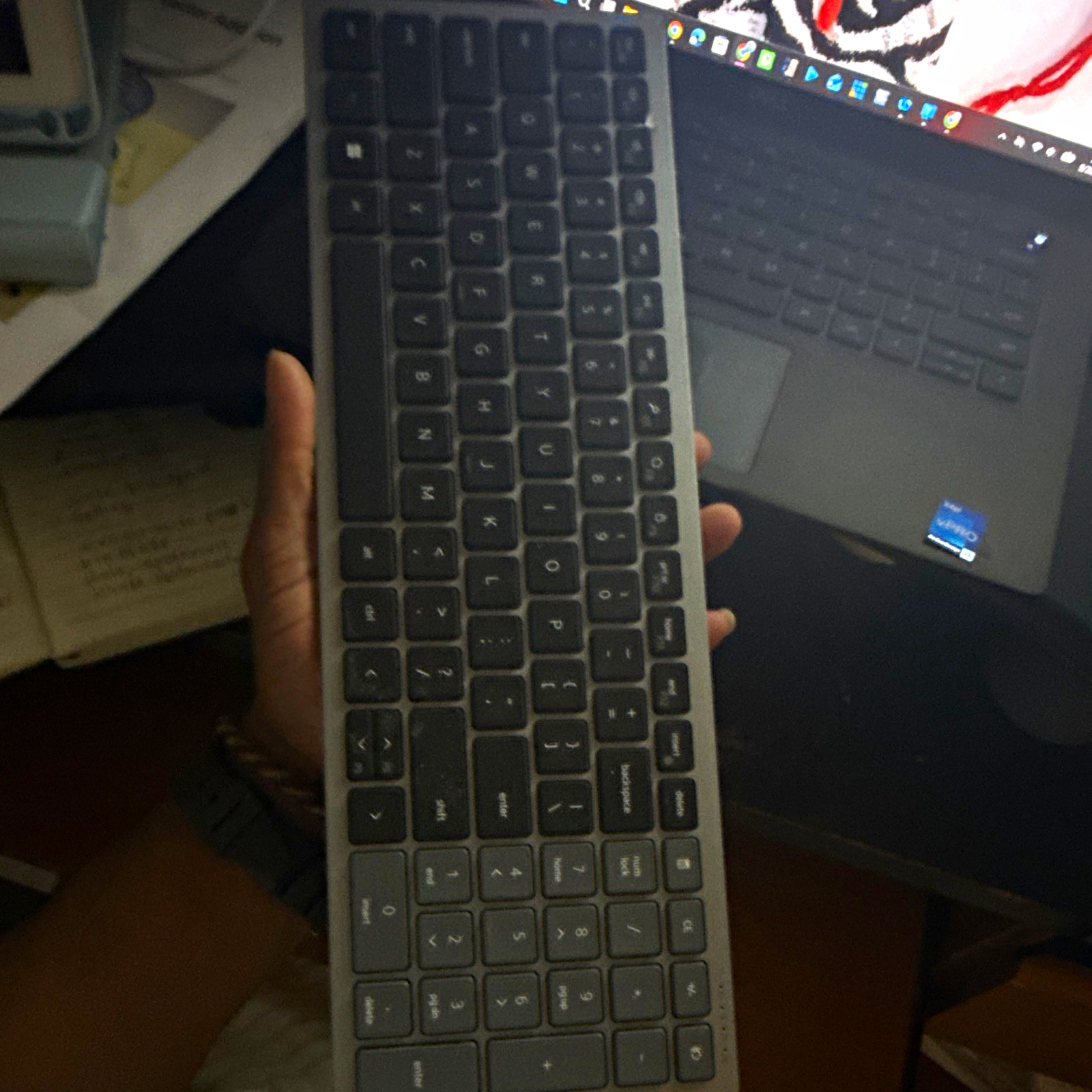 Slim Gray Wireless Full Size Keyboard English QWERTY (Standard)