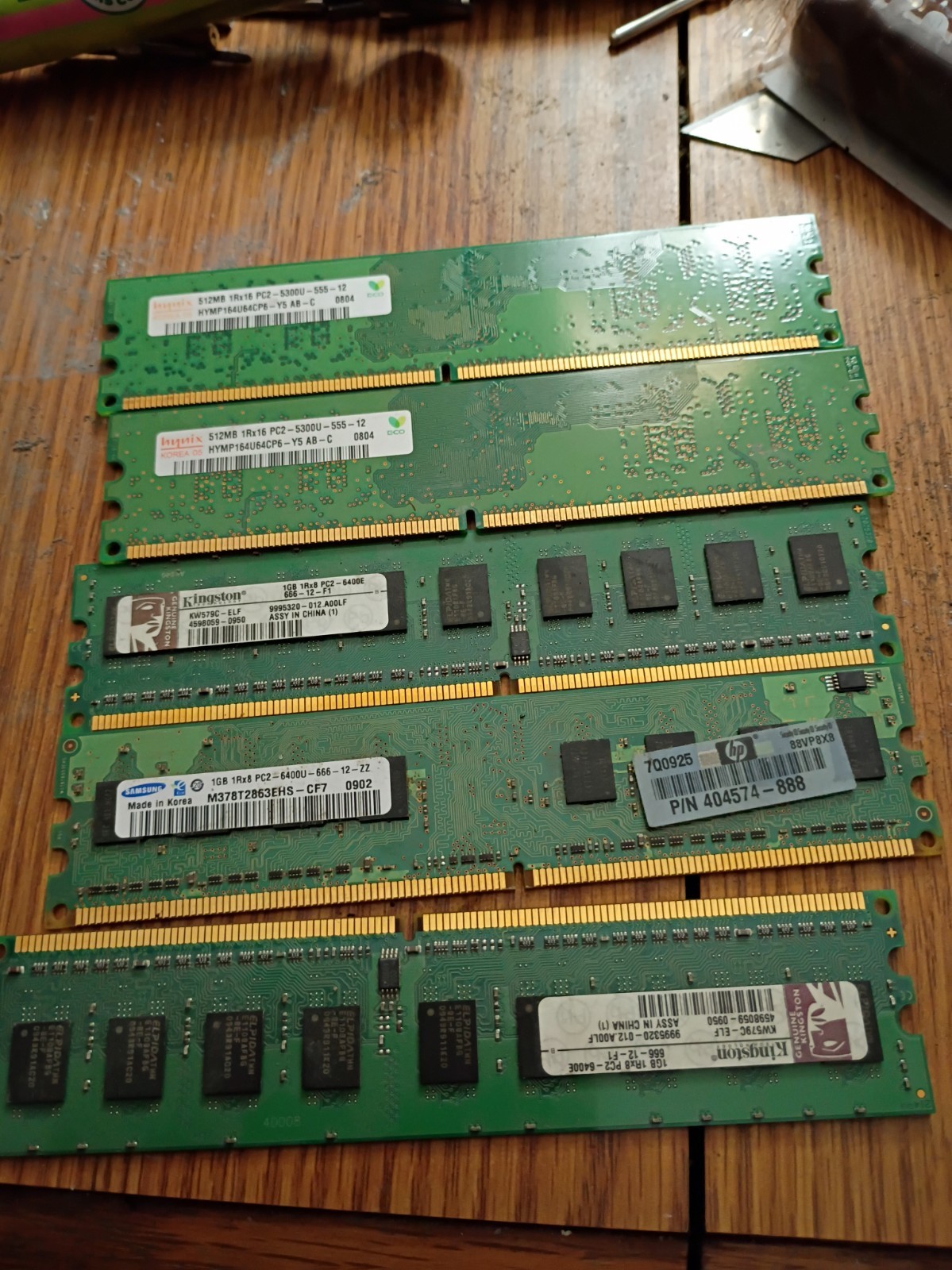 Ddr2 Ram. 1gig And 512 Mg