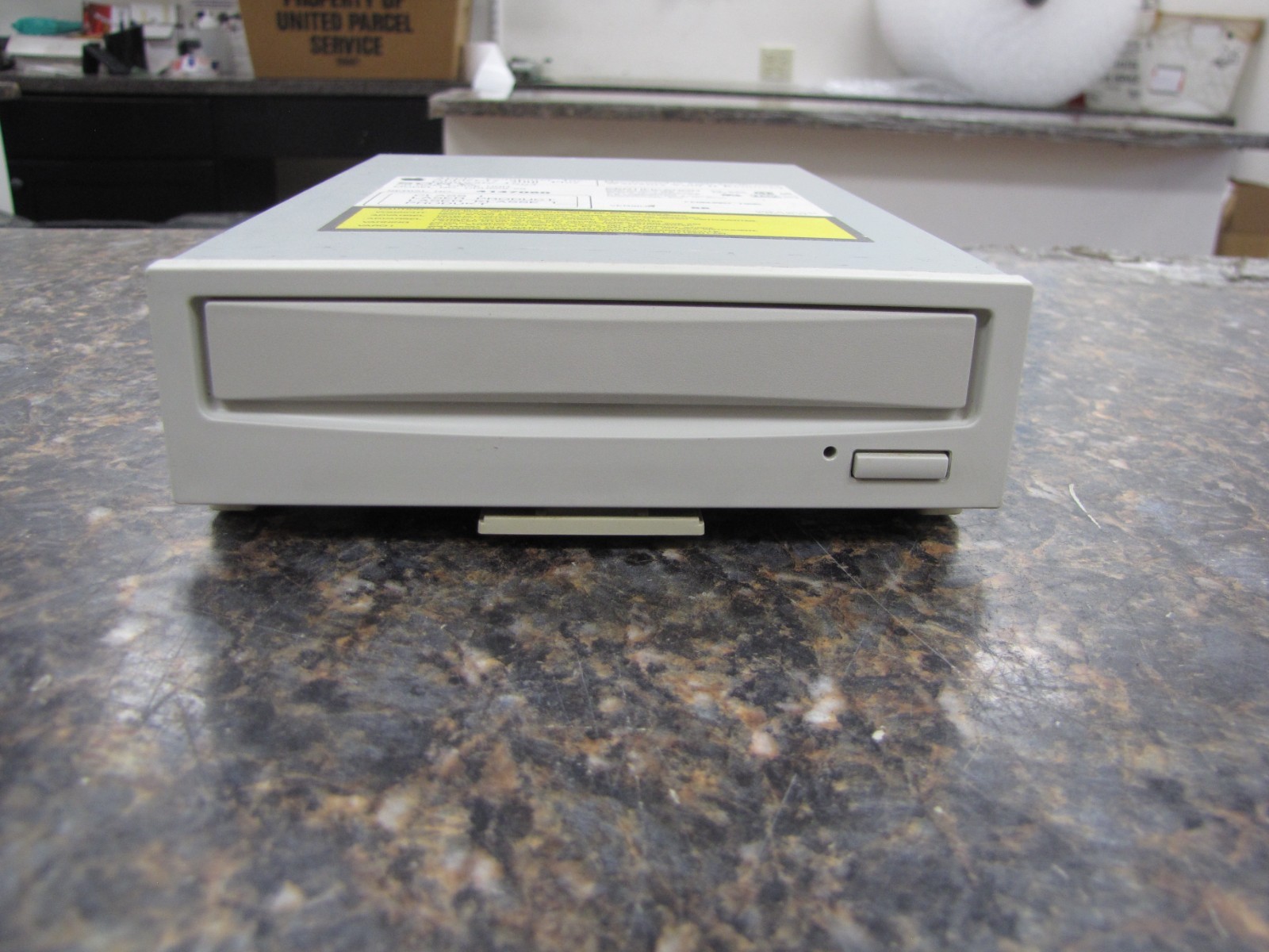 Sony CD-ROM Drive AppleCD 300i Plus Firmware 1994 w/ SLIDE Beige - NP25